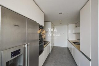 APARTAMENTO T4 NO EDIFÍCIO SKY ONE