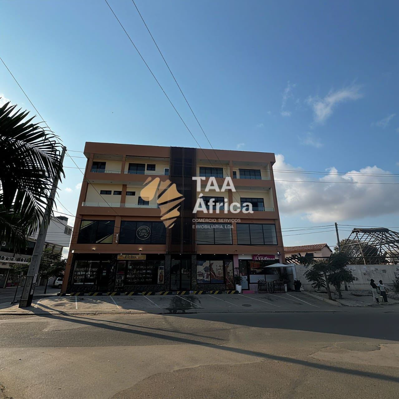 LOJAS E ESCRITÓRIOS NO EDIFÍCIO COMERCIAL TURQUESA – NOVA VIDA