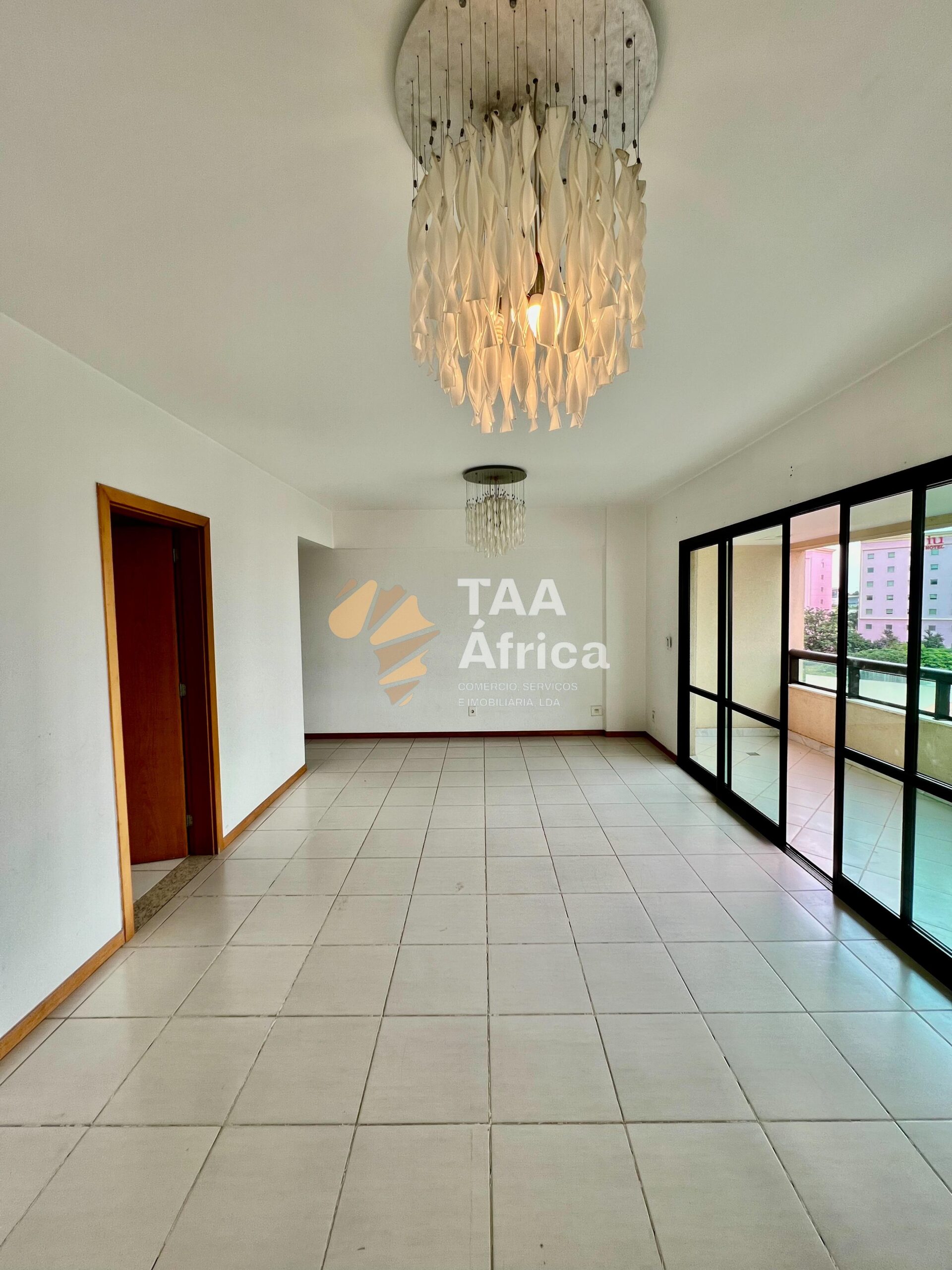 APARTAMENTO T3 NO CONDOMÍNIO MORADA DOS REIS