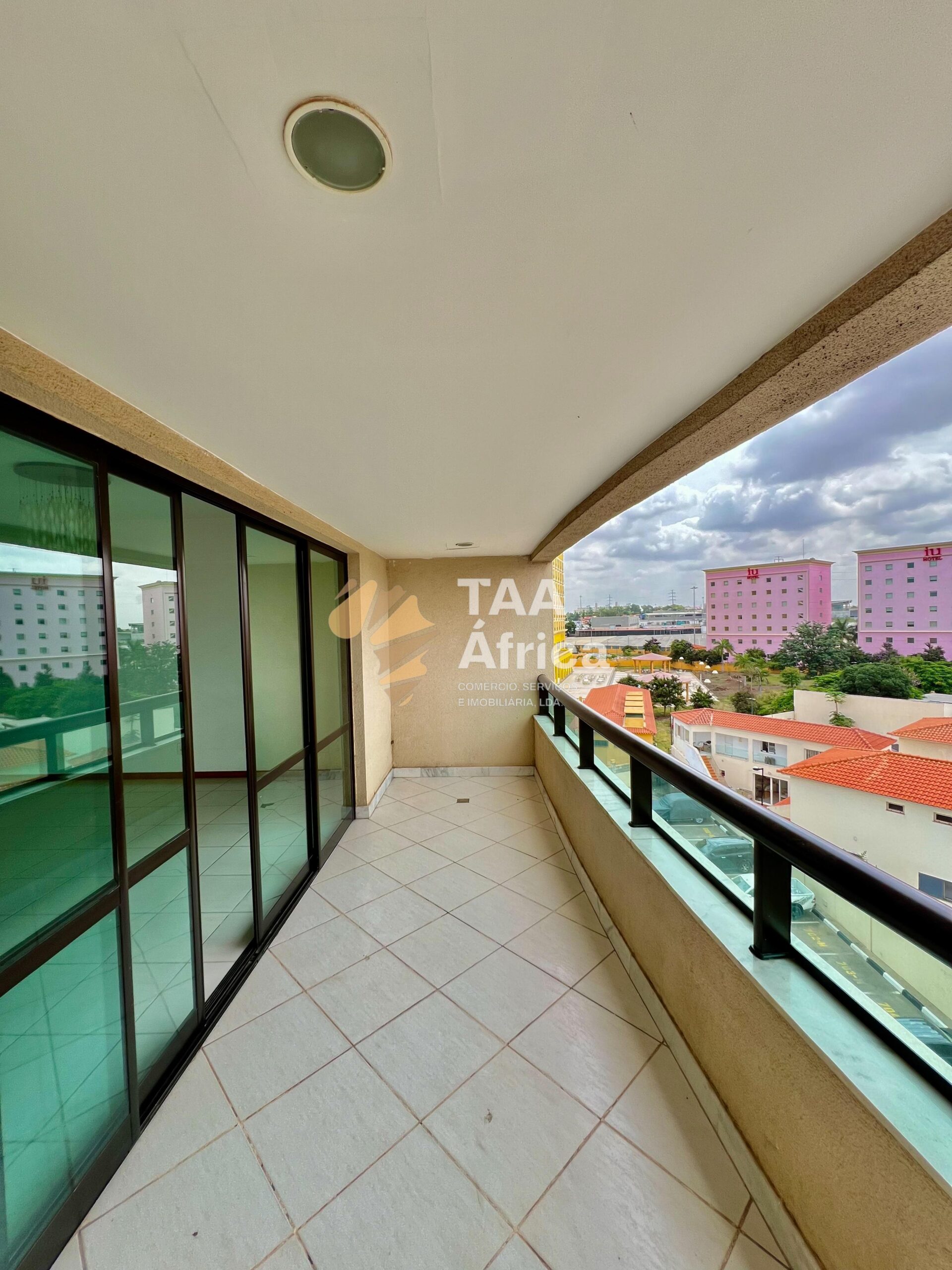APARTAMENTO T3 NO CONDOMÍNIO MORADA DOS REIS