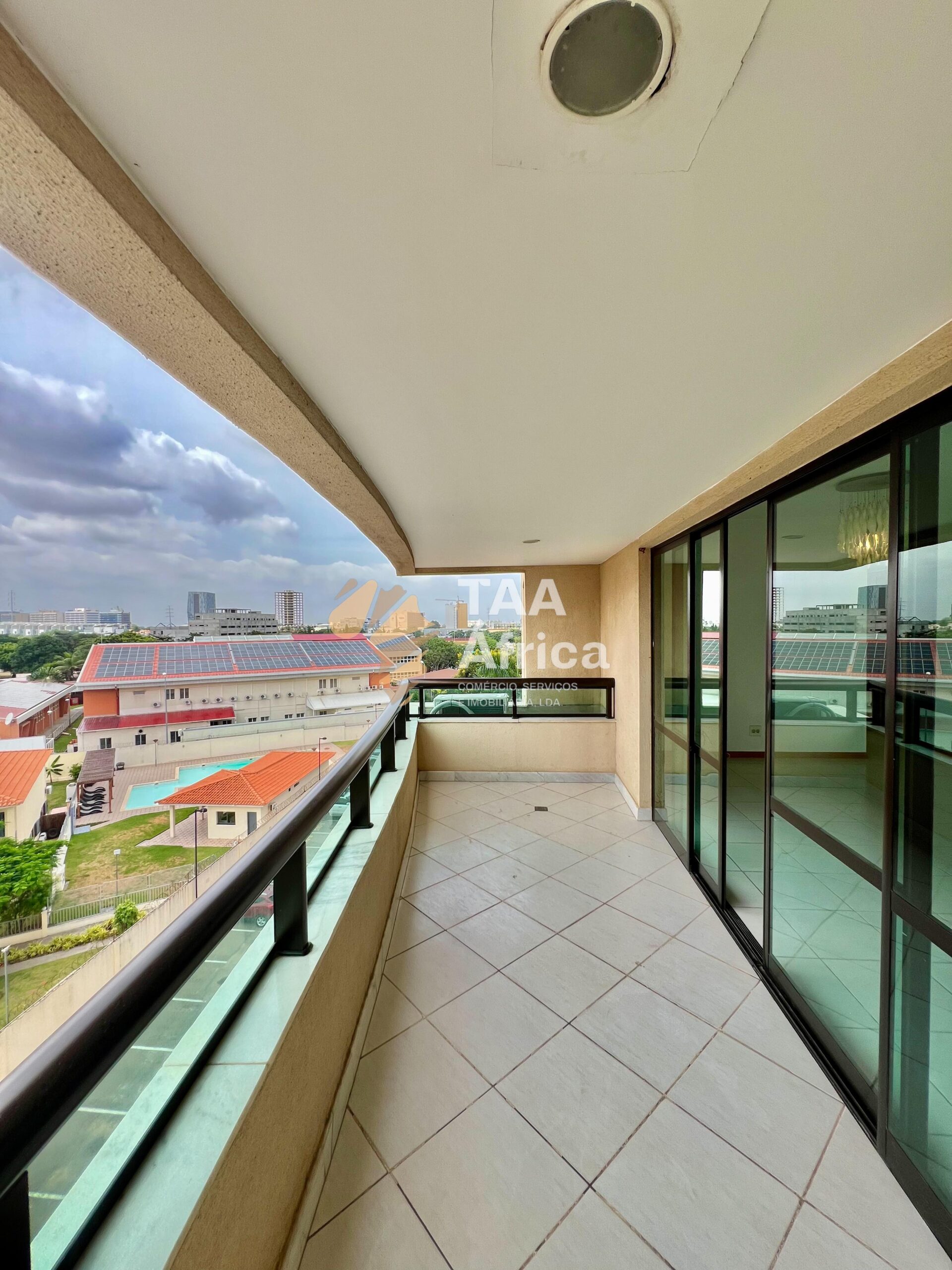 APARTAMENTO T3 NO CONDOMÍNIO MORADA DOS REIS