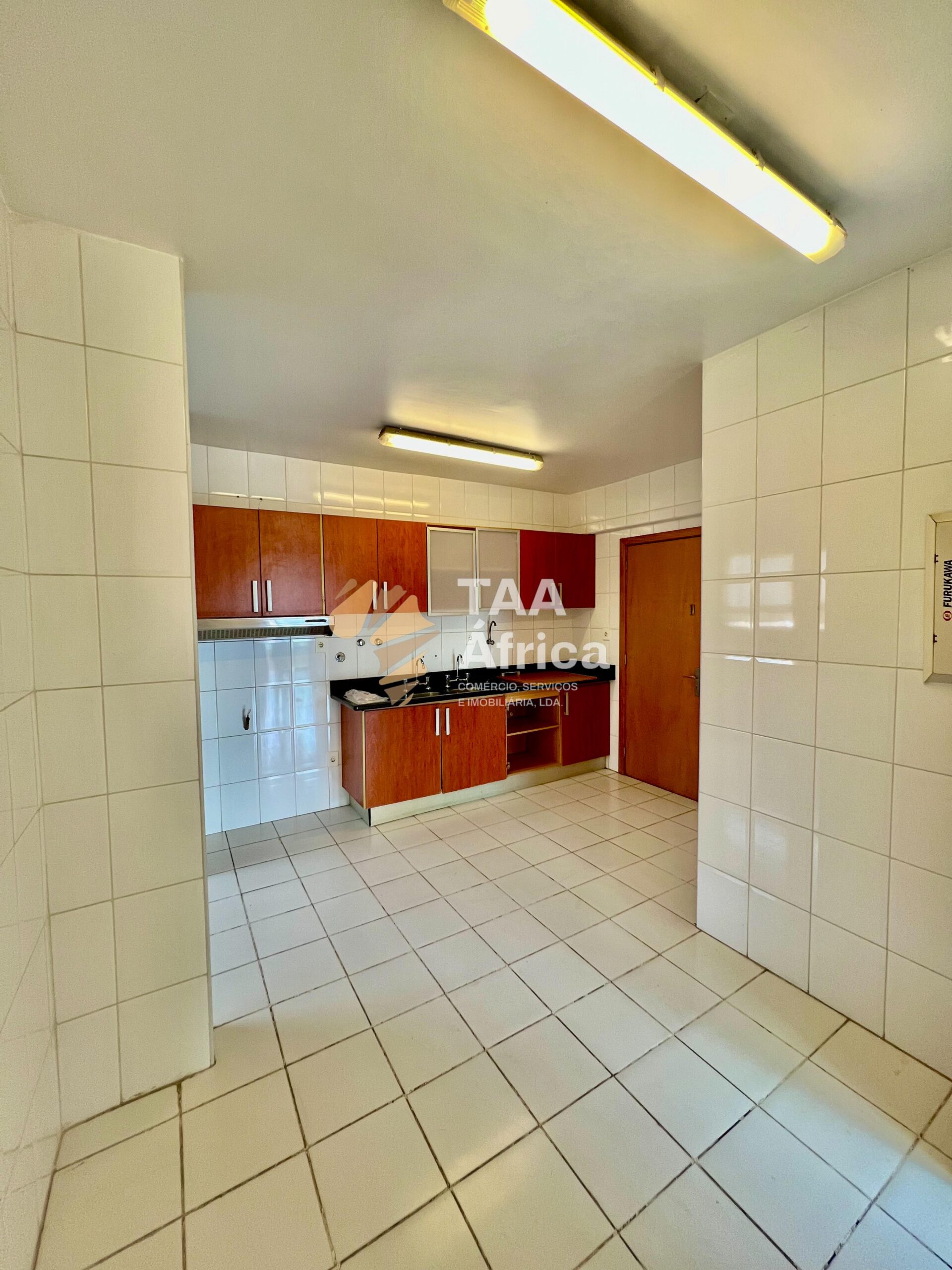 APARTAMENTO T3 NO CONDOMÍNIO MORADA DOS REIS