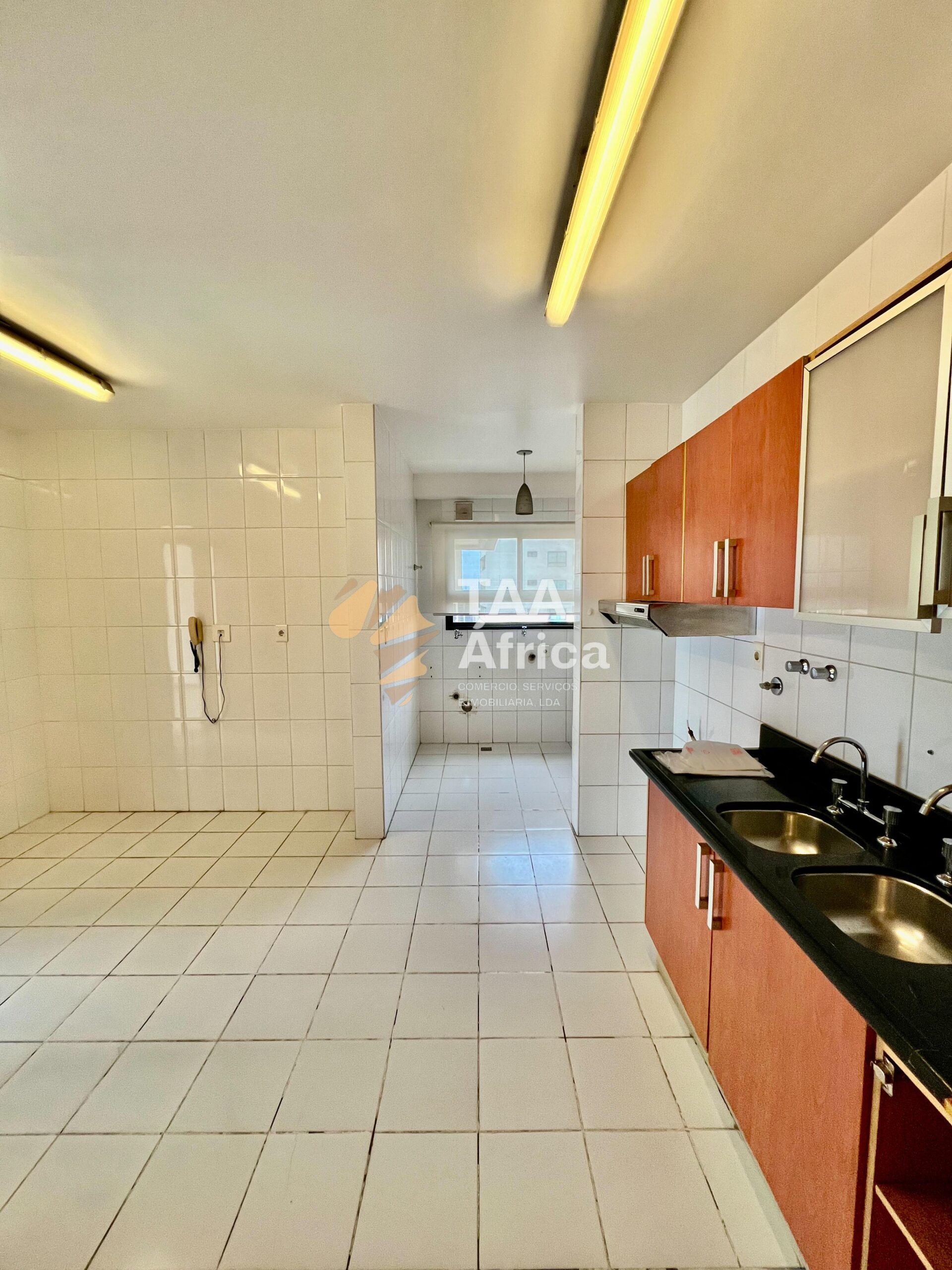 APARTAMENTO T3 NO CONDOMÍNIO MORADA DOS REIS