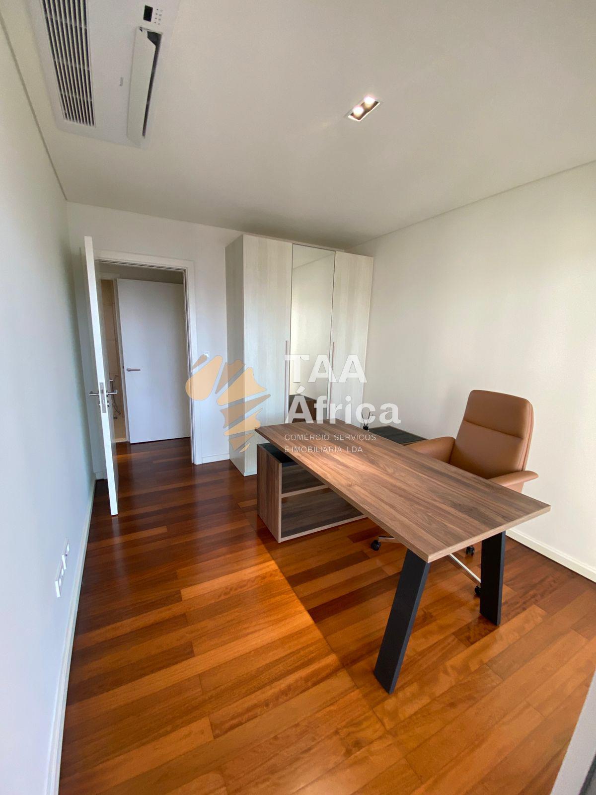 APARTAMENTO T3 NO EDIFÍCIO DO MINISTÉRIO DOS RECURSOS MINERAIS