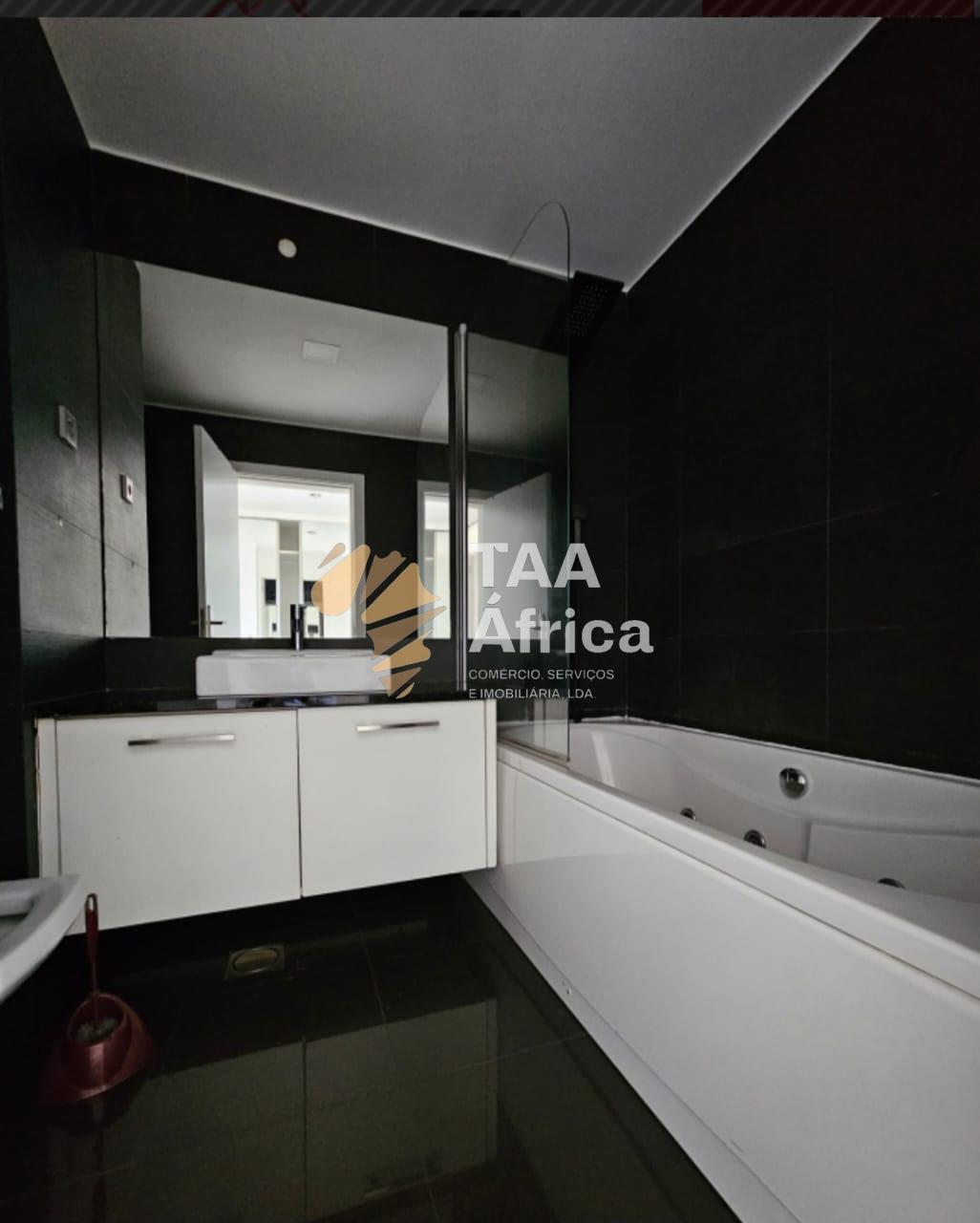 APARTAMENTO T4 NO TALATONA PLAZA RESIDENCE
