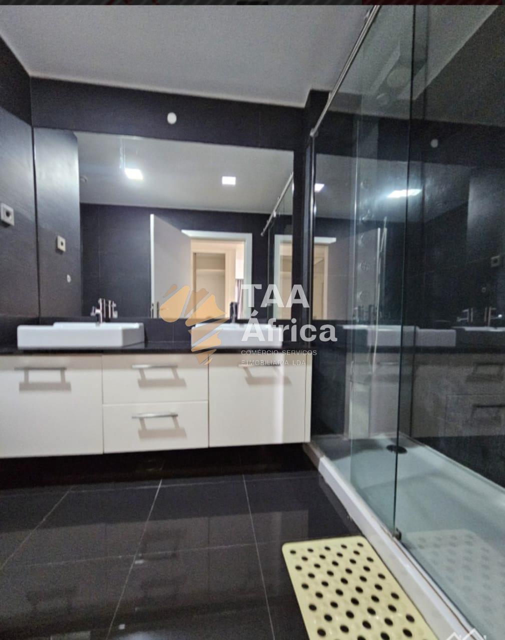 APARTAMENTO T4 NO TALATONA PLAZA RESIDENCE