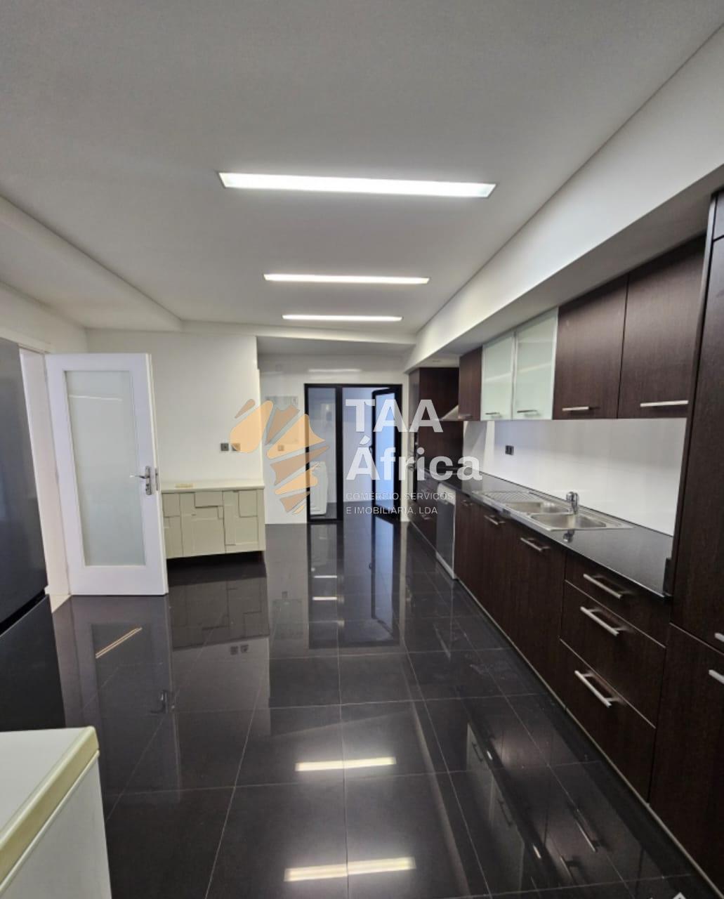 APARTAMENTO T4 NO TALATONA PLAZA RESIDENCE