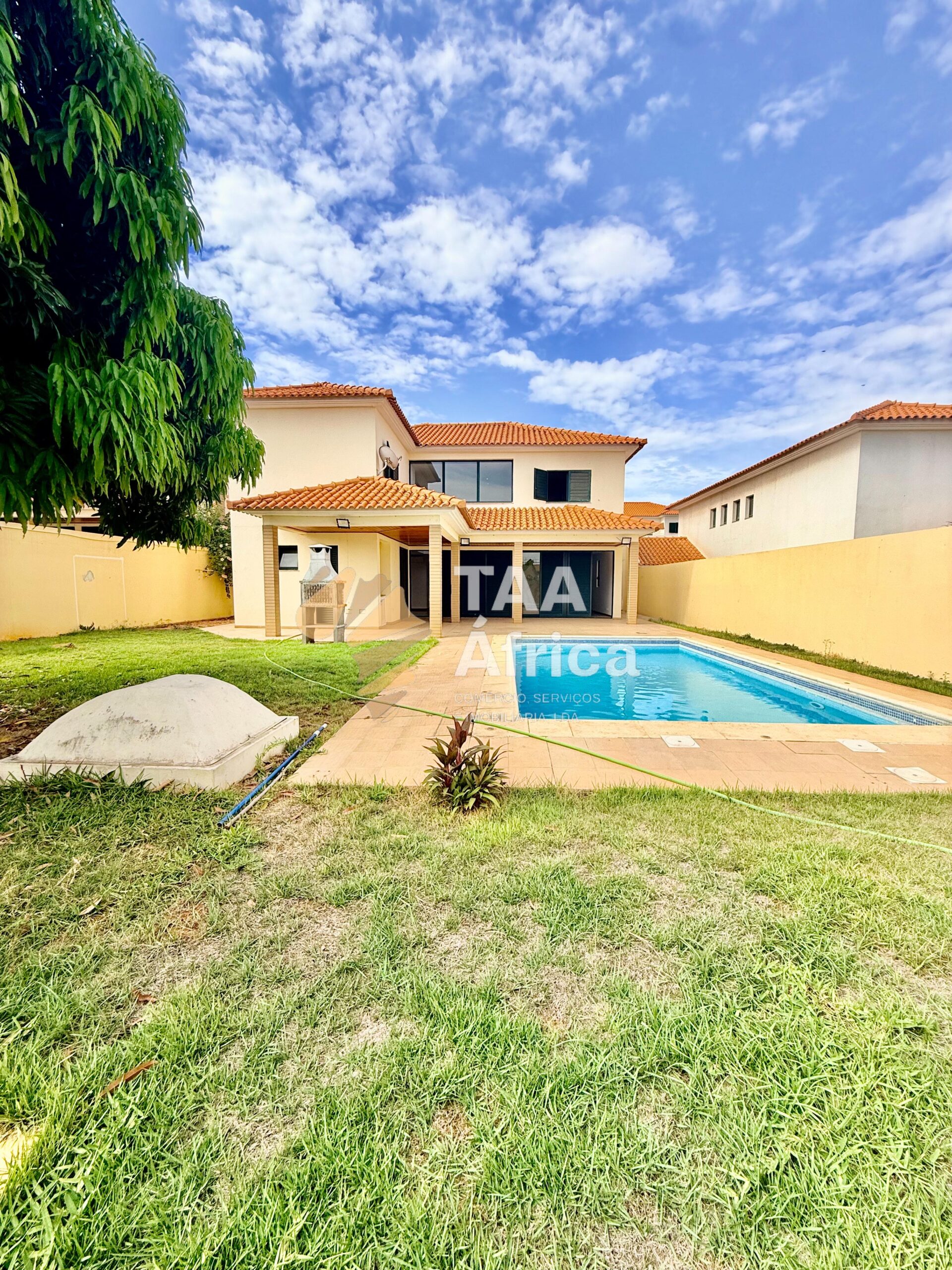 VIVENDA V4+1 NO CONDOMÍNIO OLD VILLAS