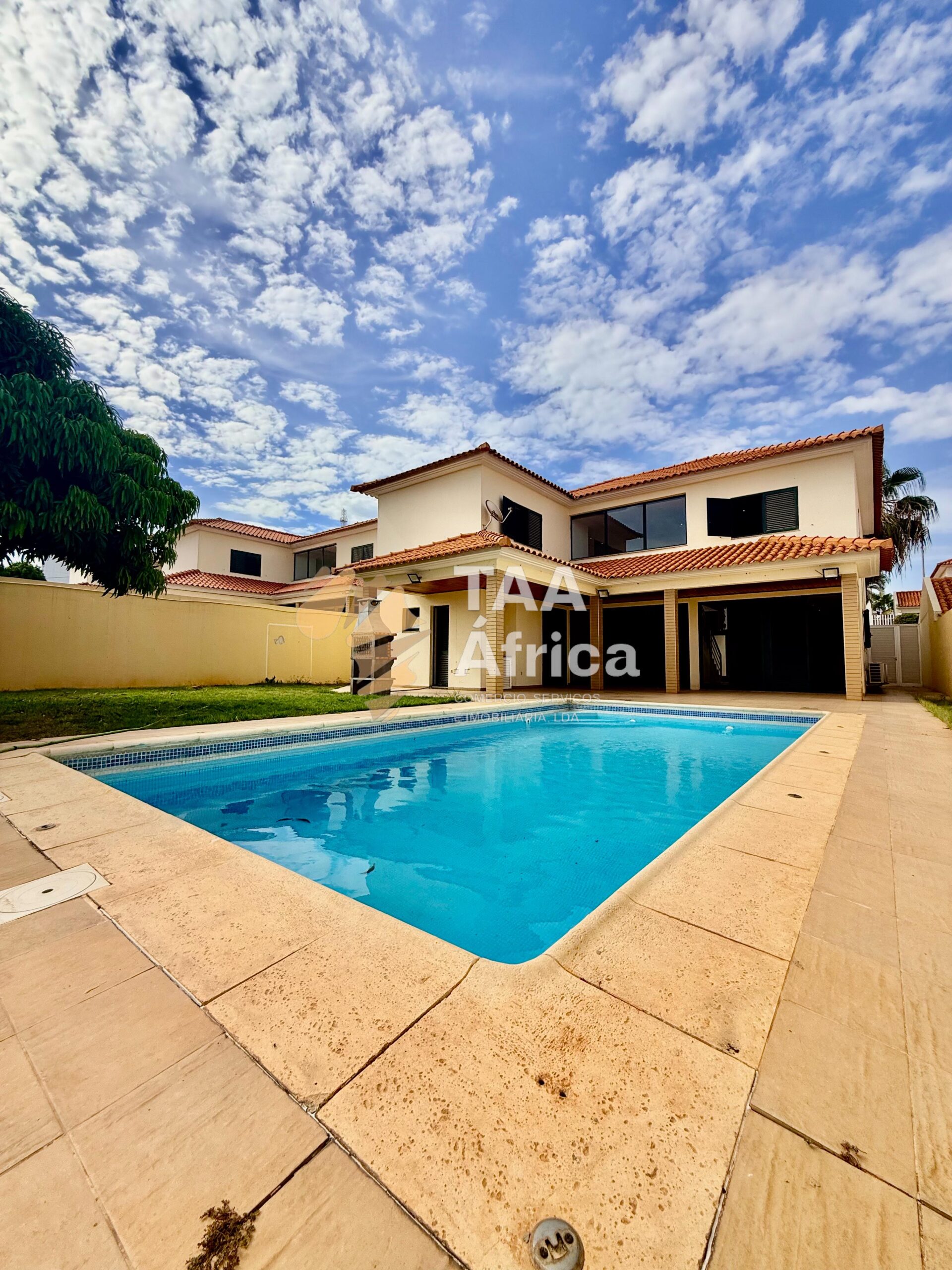VIVENDA V4+1 NO CONDOMÍNIO OLD VILLAS