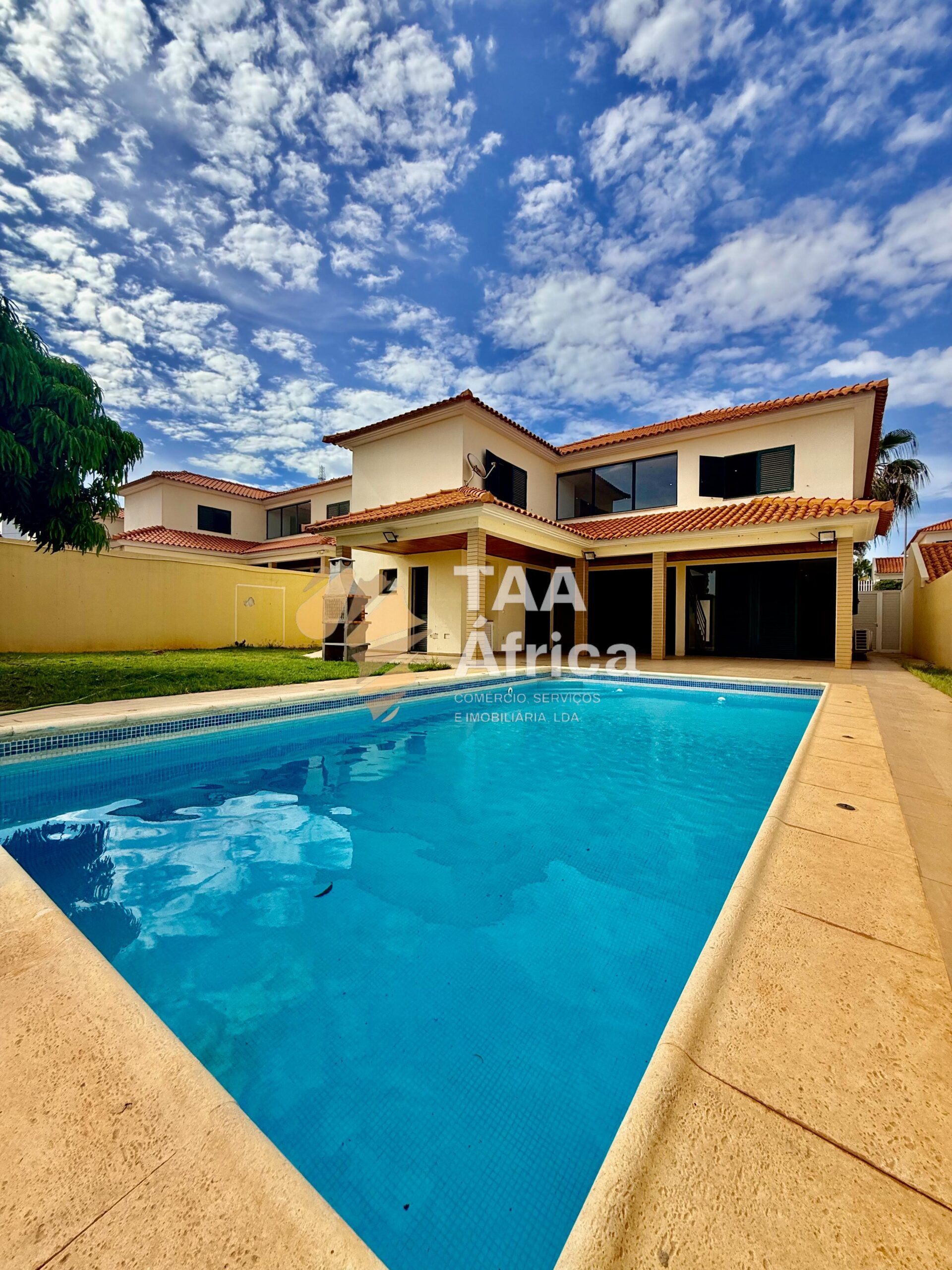 VIVENDA V4+1 NO CONDOMÍNIO OLD VILLAS