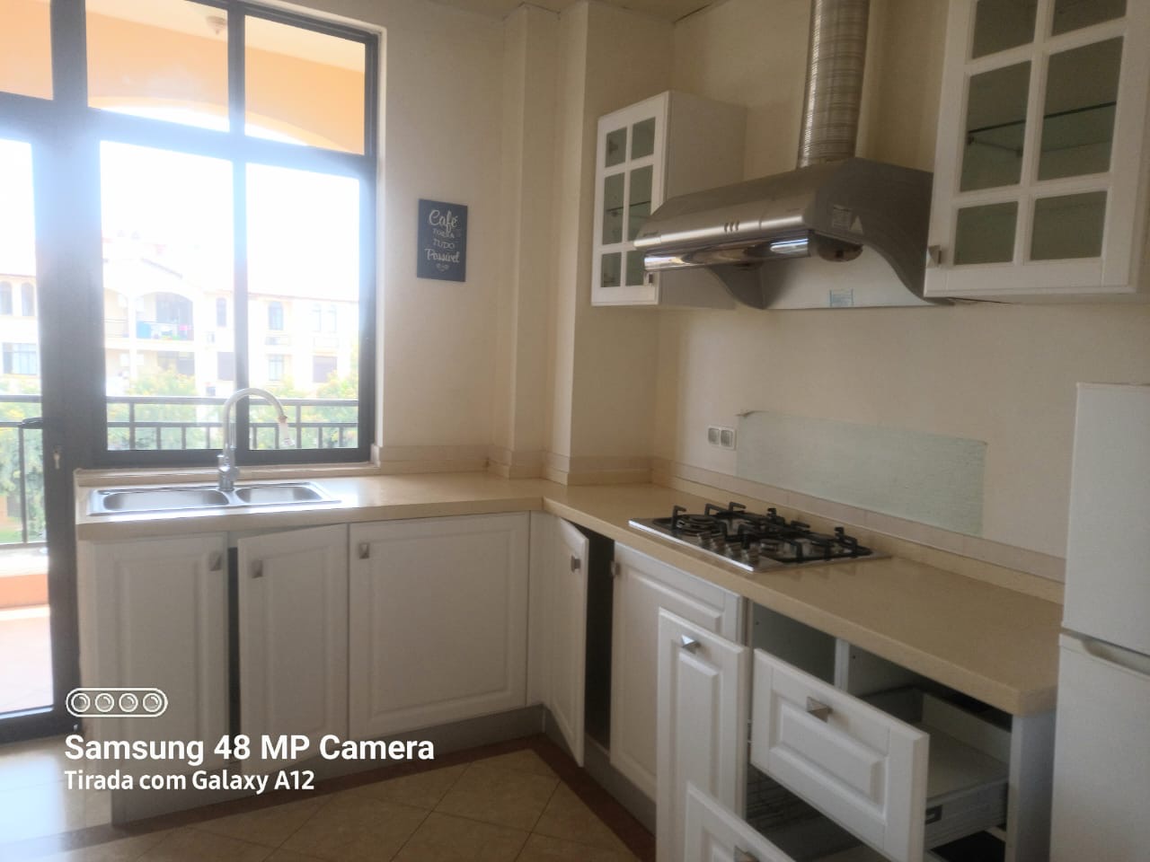 APARTAMENTO T3 NO CONDOMÍNIO JARDIM DE ROSAS