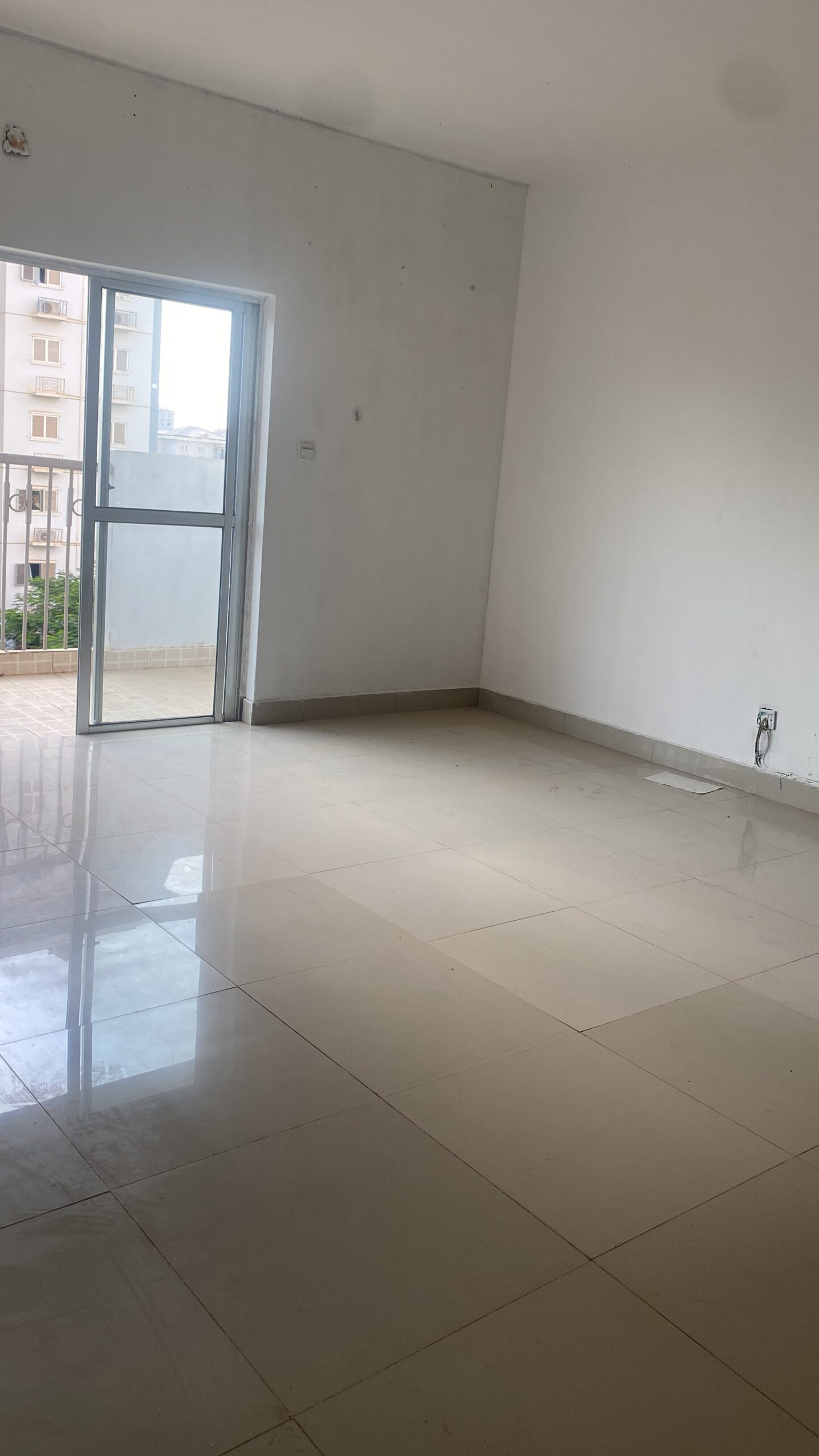 APARTAMENTO T5 NA CENTRALIDADE DO KILAMBA