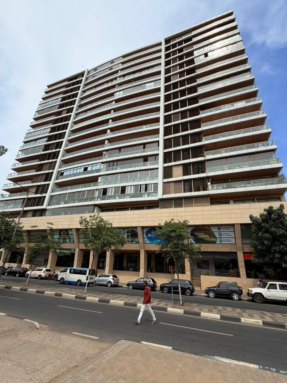 APARTAMENTO T3+1 NO CONDOMÍNIO SOLAR DO ALVALADE