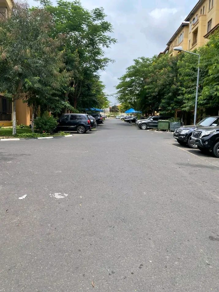 APARTAMENTO T3 NO CONDOMÍNIO JARDIM DE ROSAS