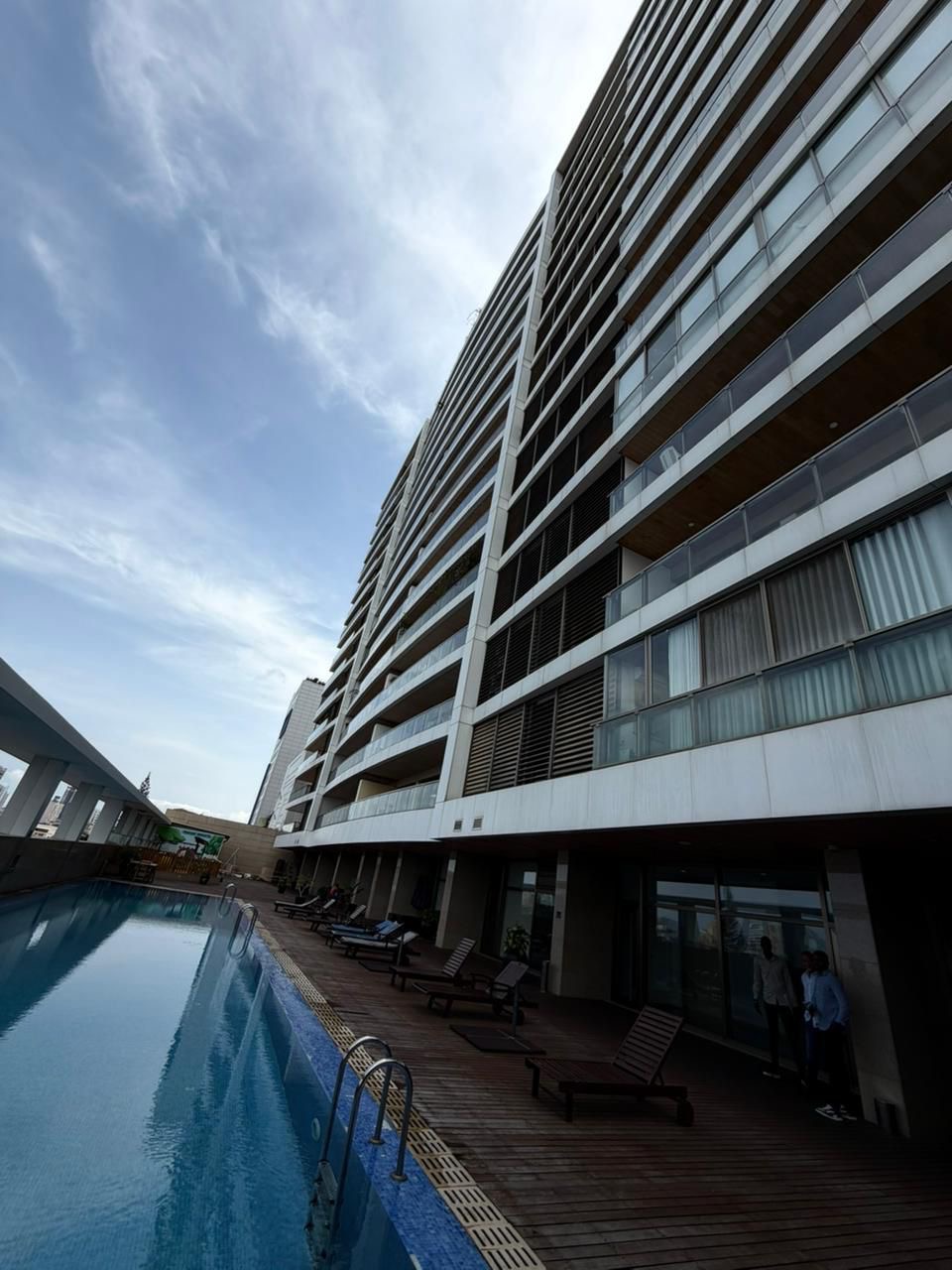 APARTAMENTO T3+1 NO CONDOMÍNIO SOLAR DO ALVALADE