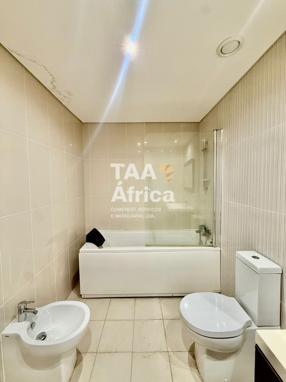 APARTAMENTO T2 NO EDIFÍCIO TORRES OCEANO