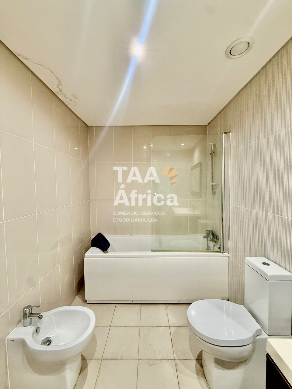 APARTAMENTO T2 NO EDIFÍCIO TORRES OCEANO