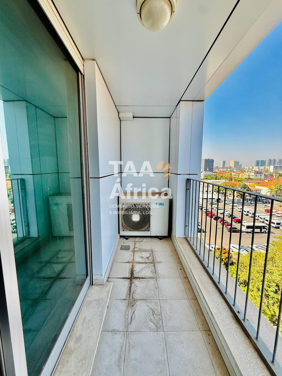 APARTAMENTO T2 NO EDIFÍCIO TORRES OCEANO