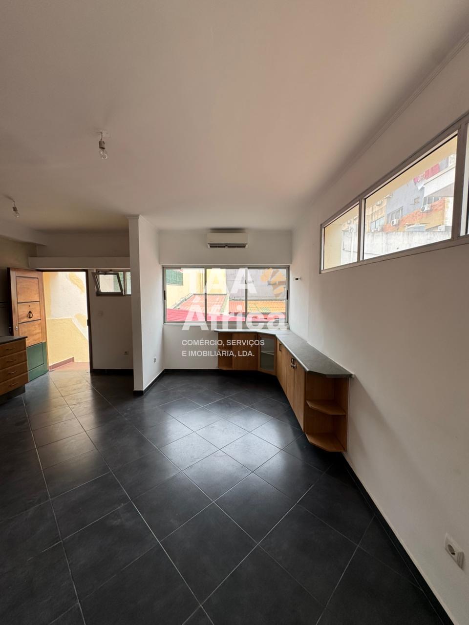 VIVENDA V4 NO ALVALADE