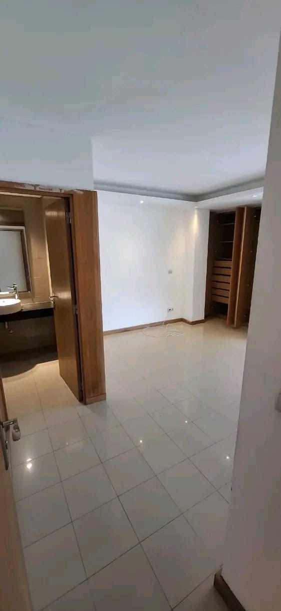 APARTAMENTO T2 NA AVENIDA BRASIL