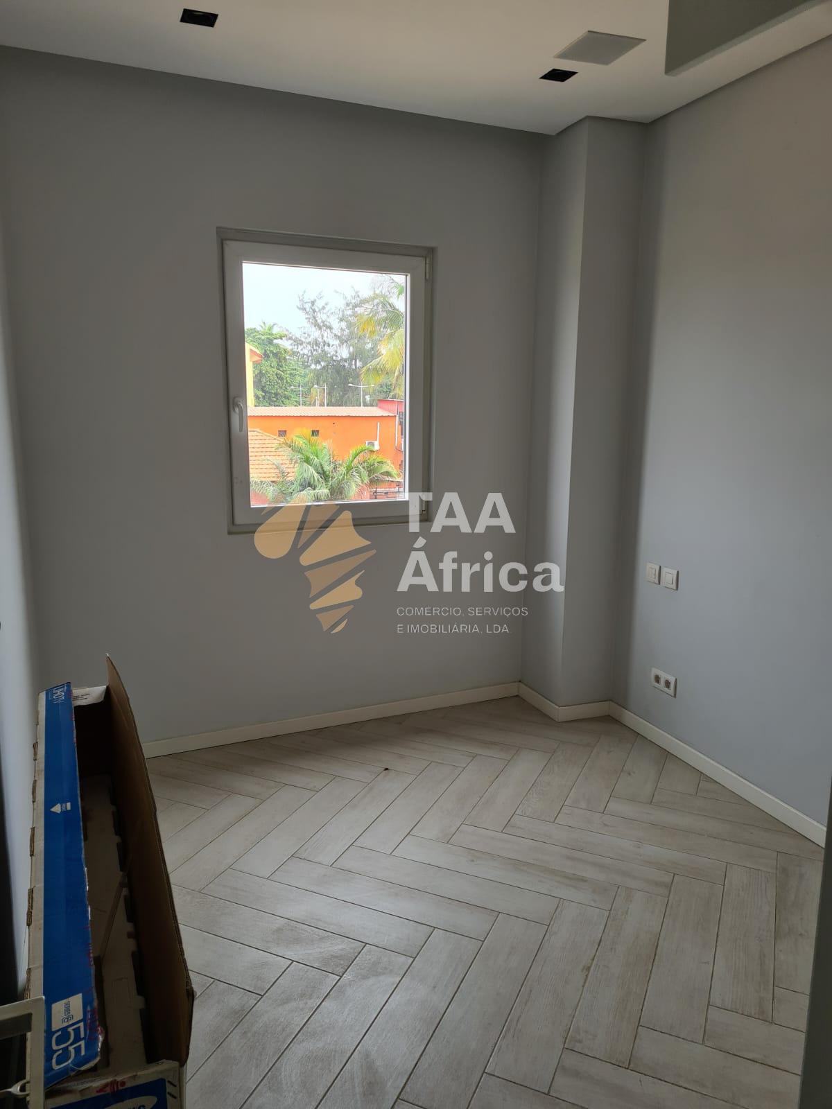 APARTAMENTO T3 NO EDIFÍCIO DINETTE