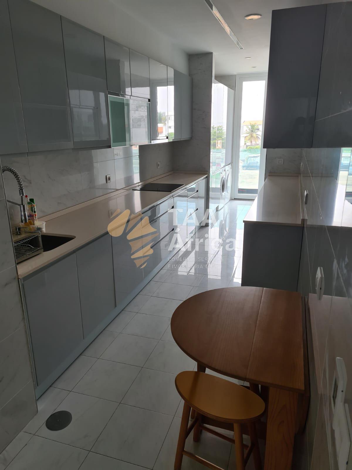 APARTAMENTO T3 NO EDIFÍCIO DINETTE