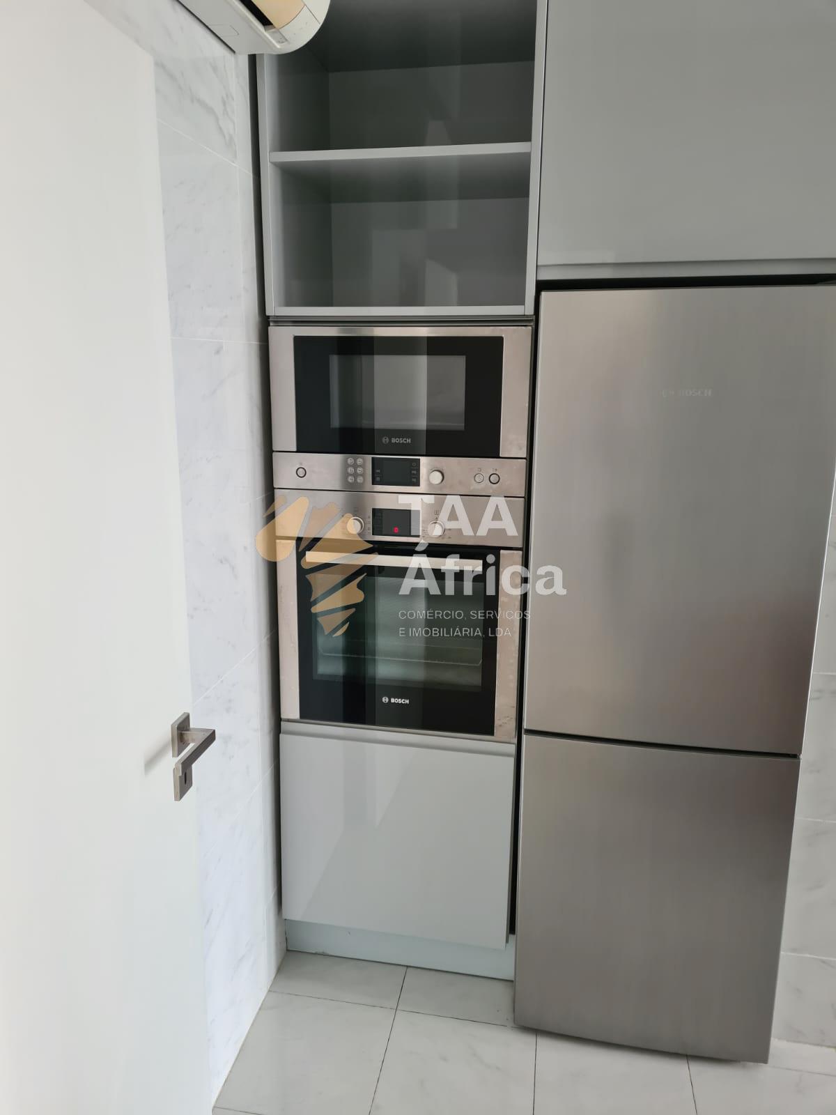APARTAMENTO T3 NO EDIFÍCIO DINETTE