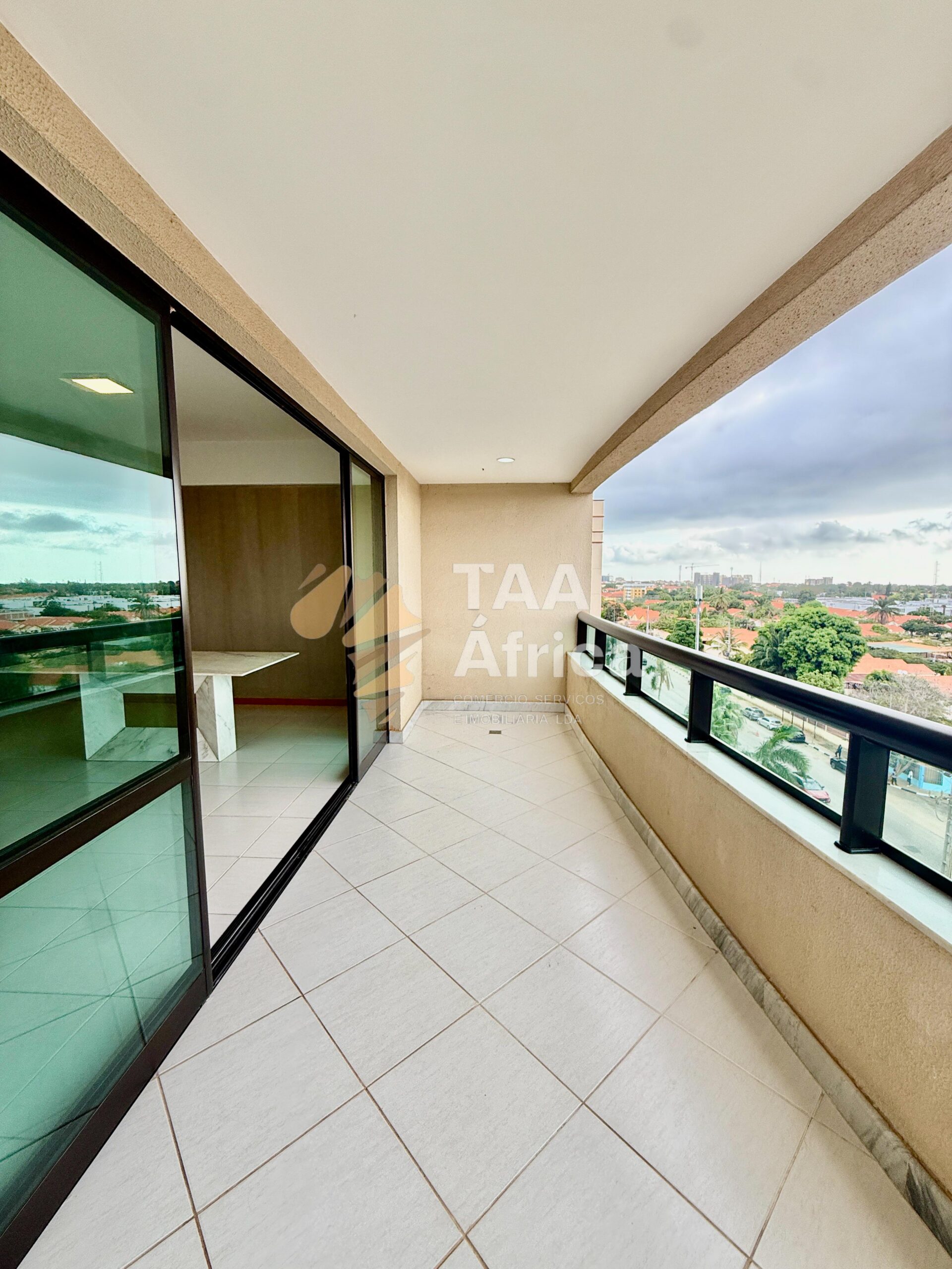APARTAMENTO T3 NO CONDOMÍNIO MORADA DOS REIS