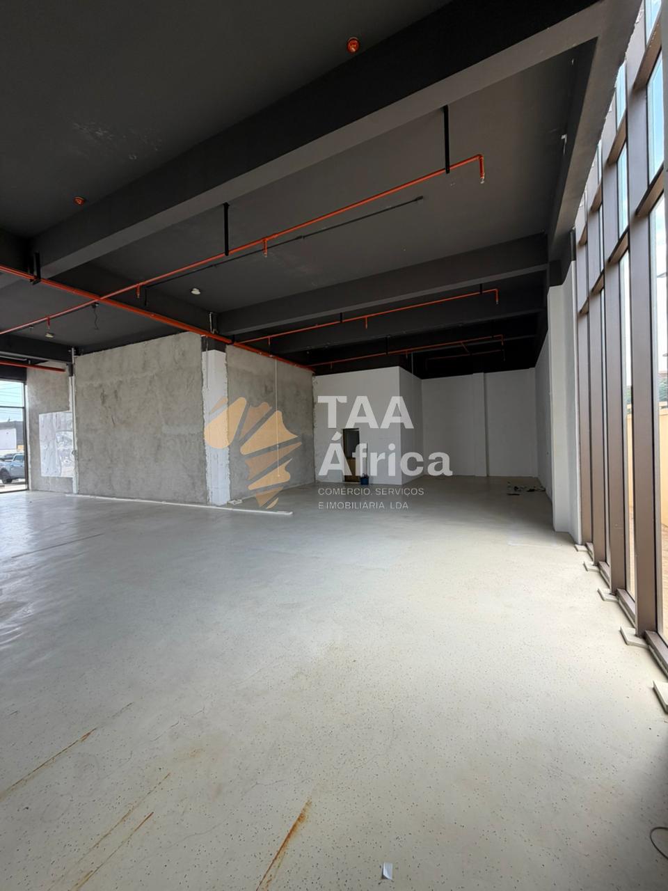 LOJA COM 320 M² NO PATRIOTA