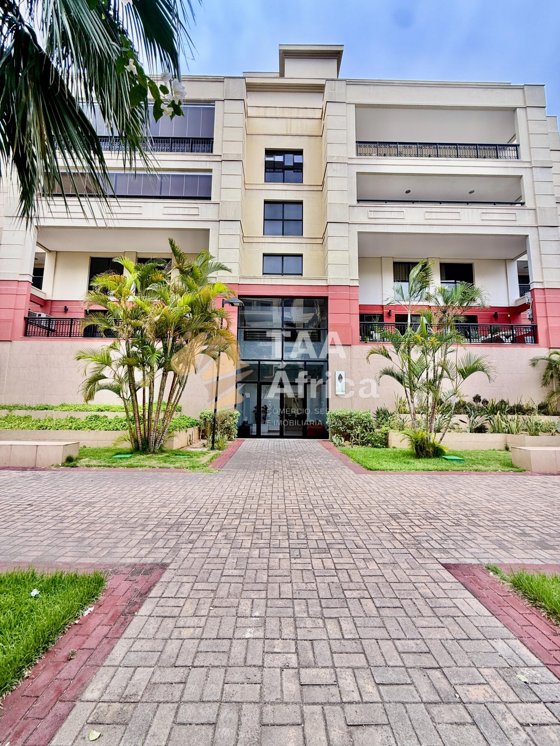 APARTAMENTO T5+1 DUPLEX NO CONDOMÍNIO ARTE YETU