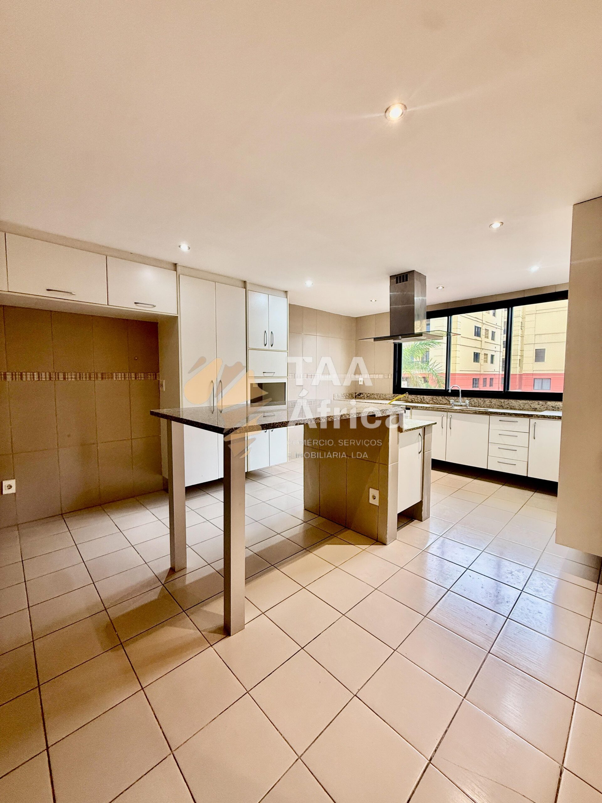 APARTAMENTO T5+1 DUPLEX NO CONDOMÍNIO ARTE YETU
