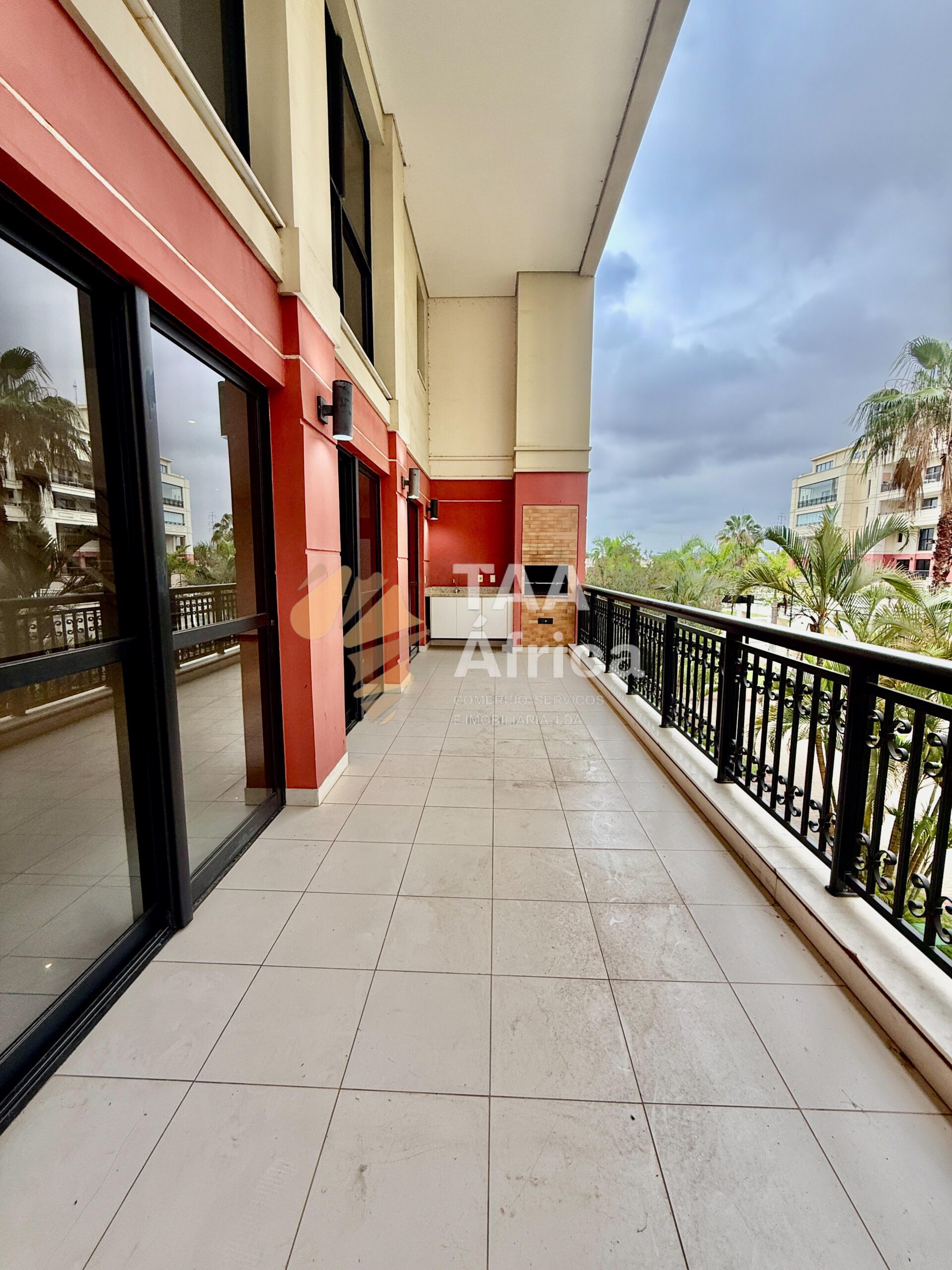 APARTAMENTO T5+1 DUPLEX NO CONDOMÍNIO ARTE YETU