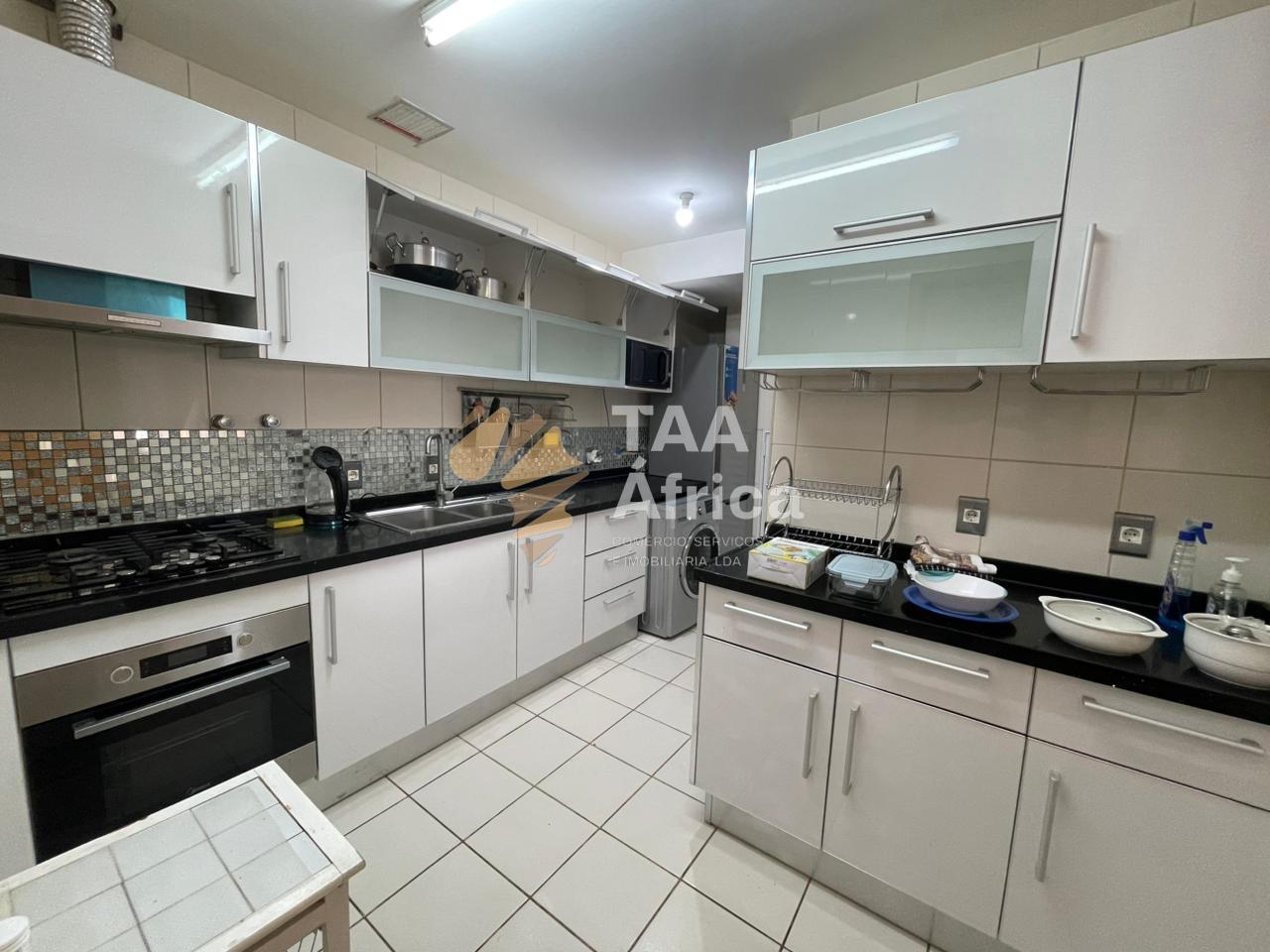 APARTAMENTO T2 DUPLEX NO CONDOMÍNIO BELAS BUSSINES PARK