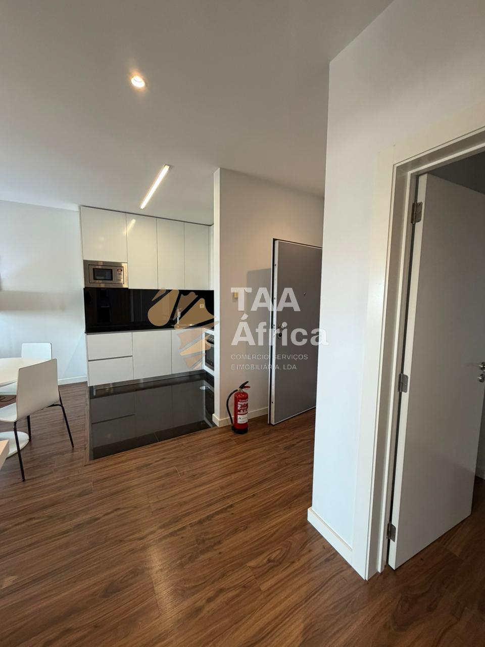 APARTAMENTO T1 NO CONDOMÍNIO MAIANGA OFFICE PARK