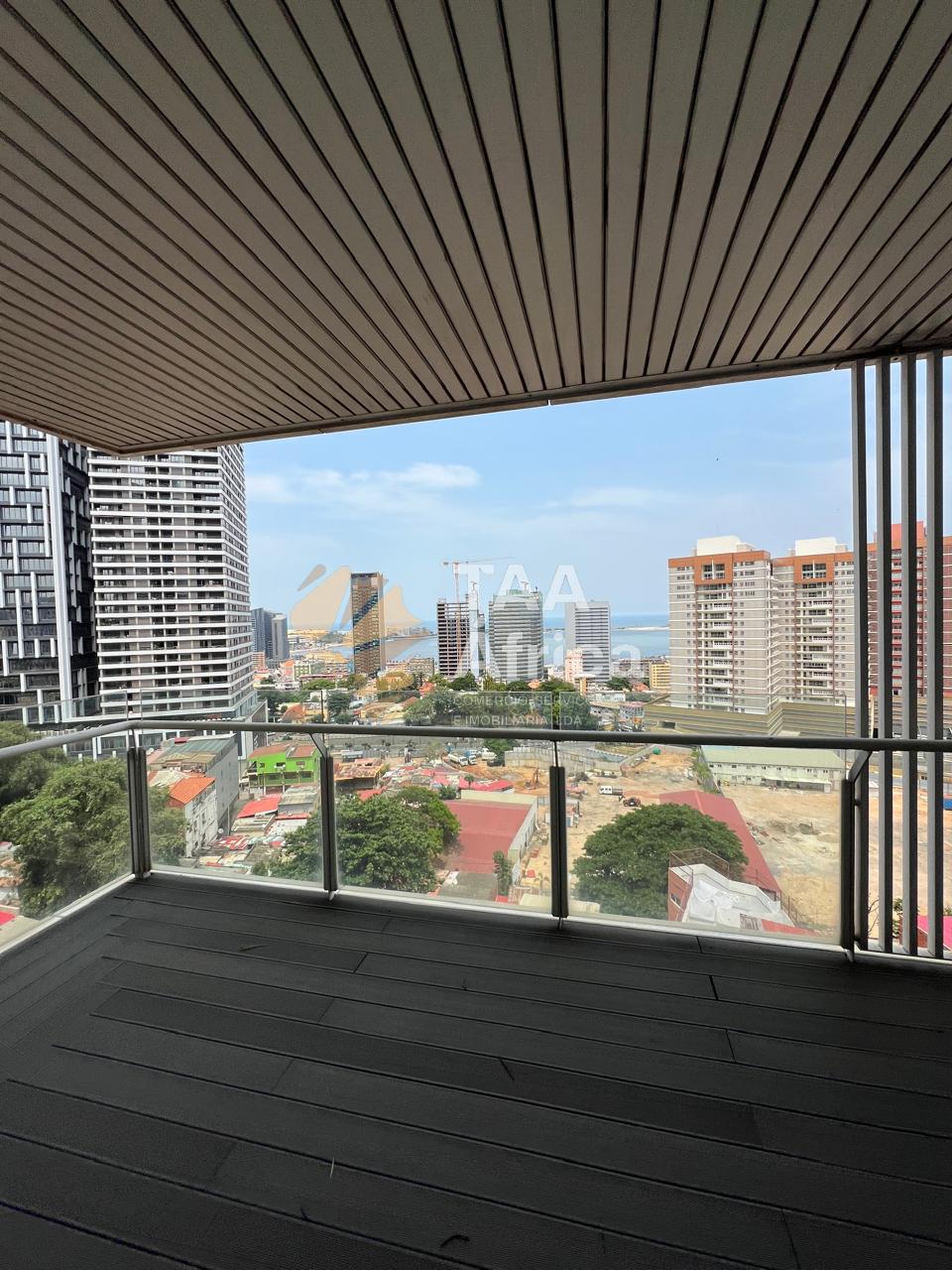APARTAMENTO T4 DUPLEX NO EDIFÍCIO SKY RESIDENCE