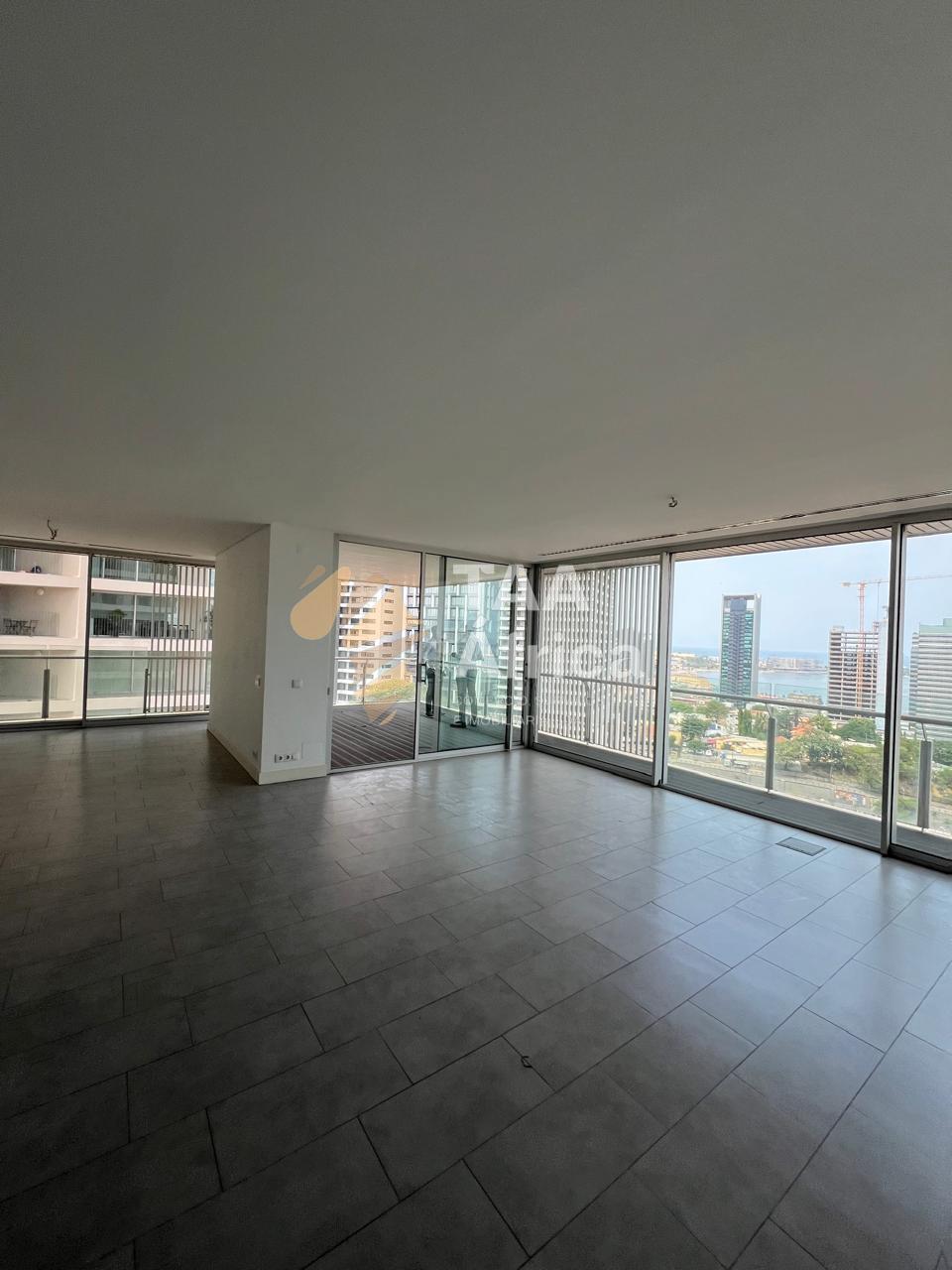 APARTAMENTO T4 DUPLEX NO EDIFÍCIO SKY RESIDENCE
