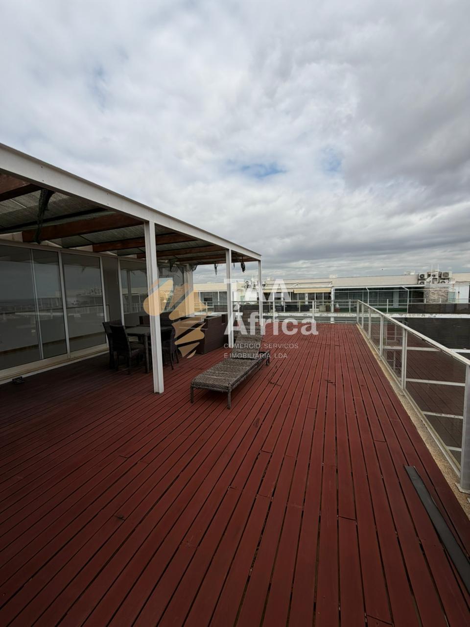 PENTHOUSE NO CONDOMÍNIO TERRAÇOS DO ATLÂNTICO