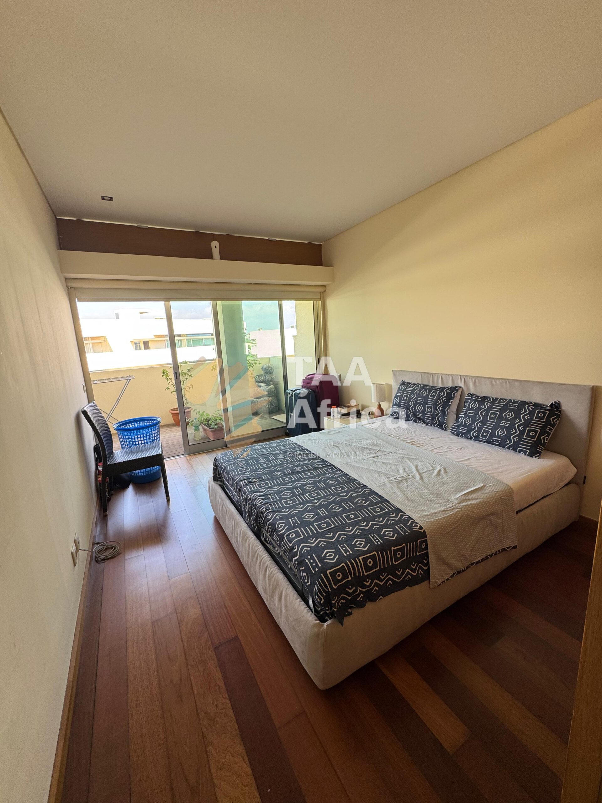 APARTAMENTO T3 NO CONDOMÍNIO YMOLUANDA