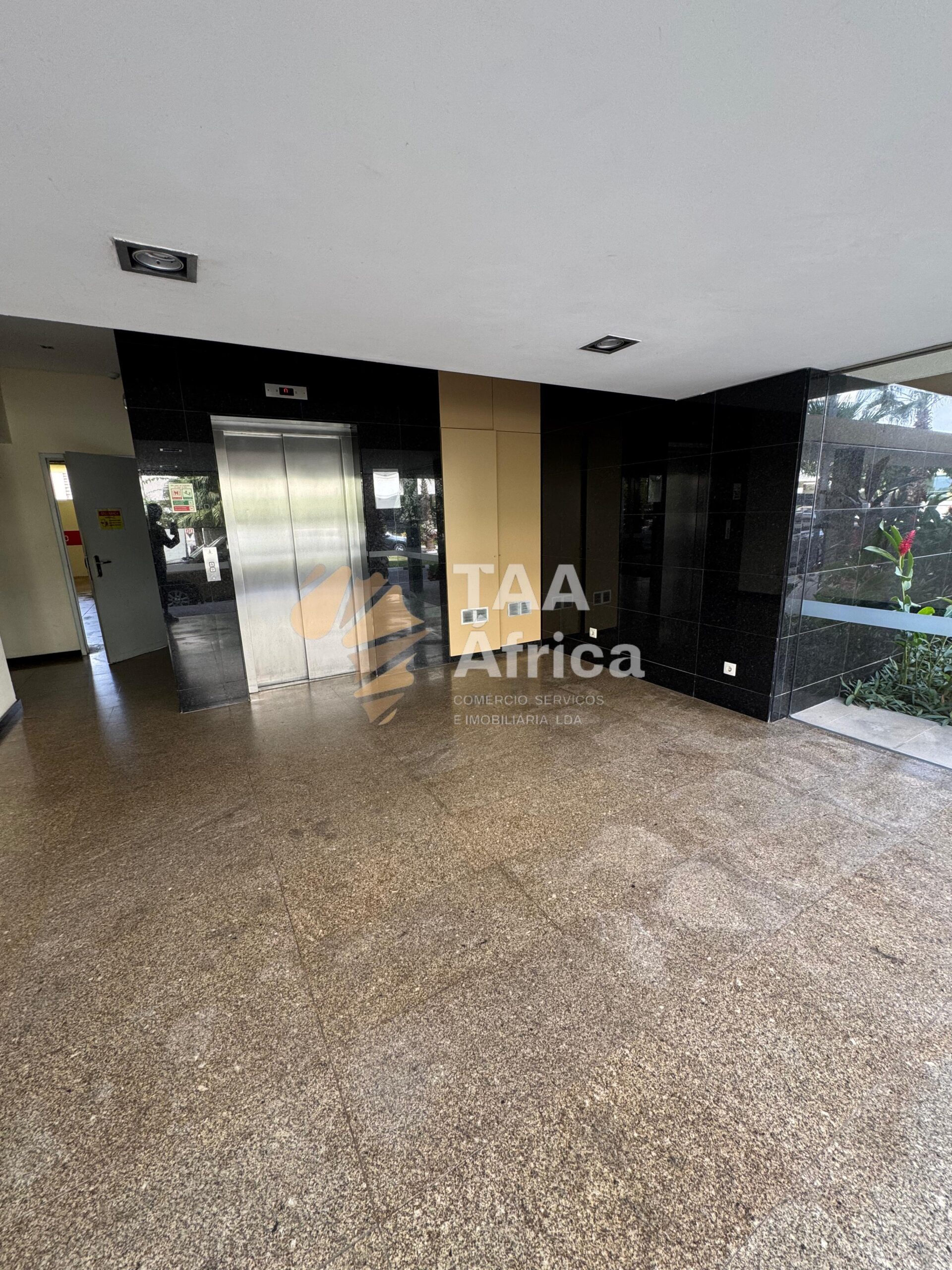 APARTAMENTO T3 NO CONDOMÍNIO YMOLUANDA