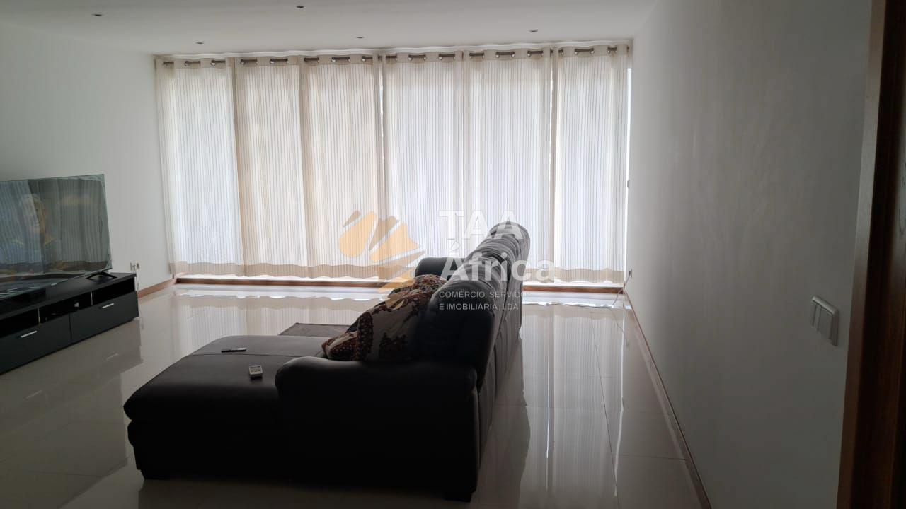 APARTAMENTO T2 NO CONDOMÍNIO TERRAÇOS DO ATLÂNTICO
