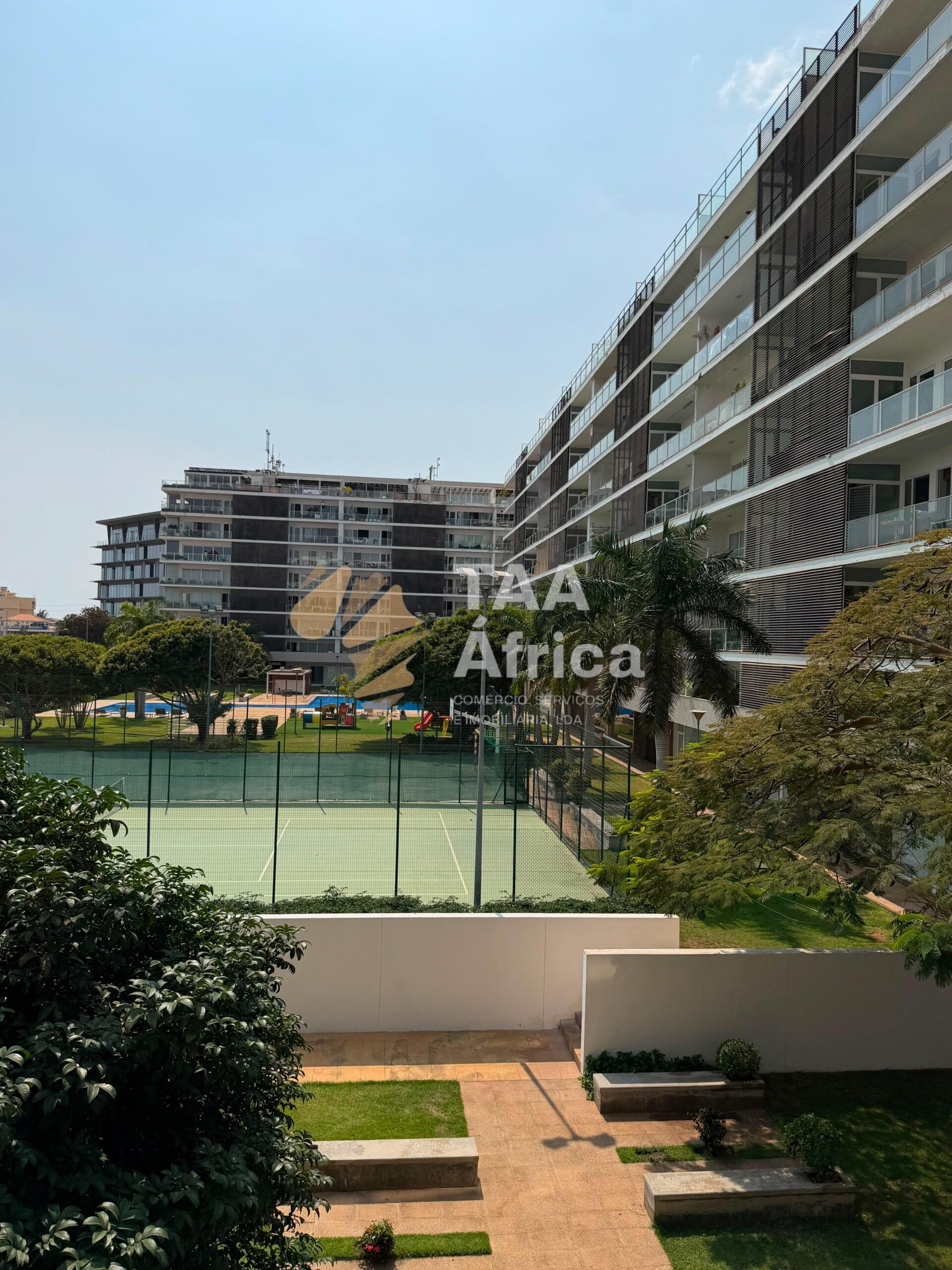 APARTAMENTO T3 NO CONDOMÍNIO TERRAÇOS DO ATLÂNTICO