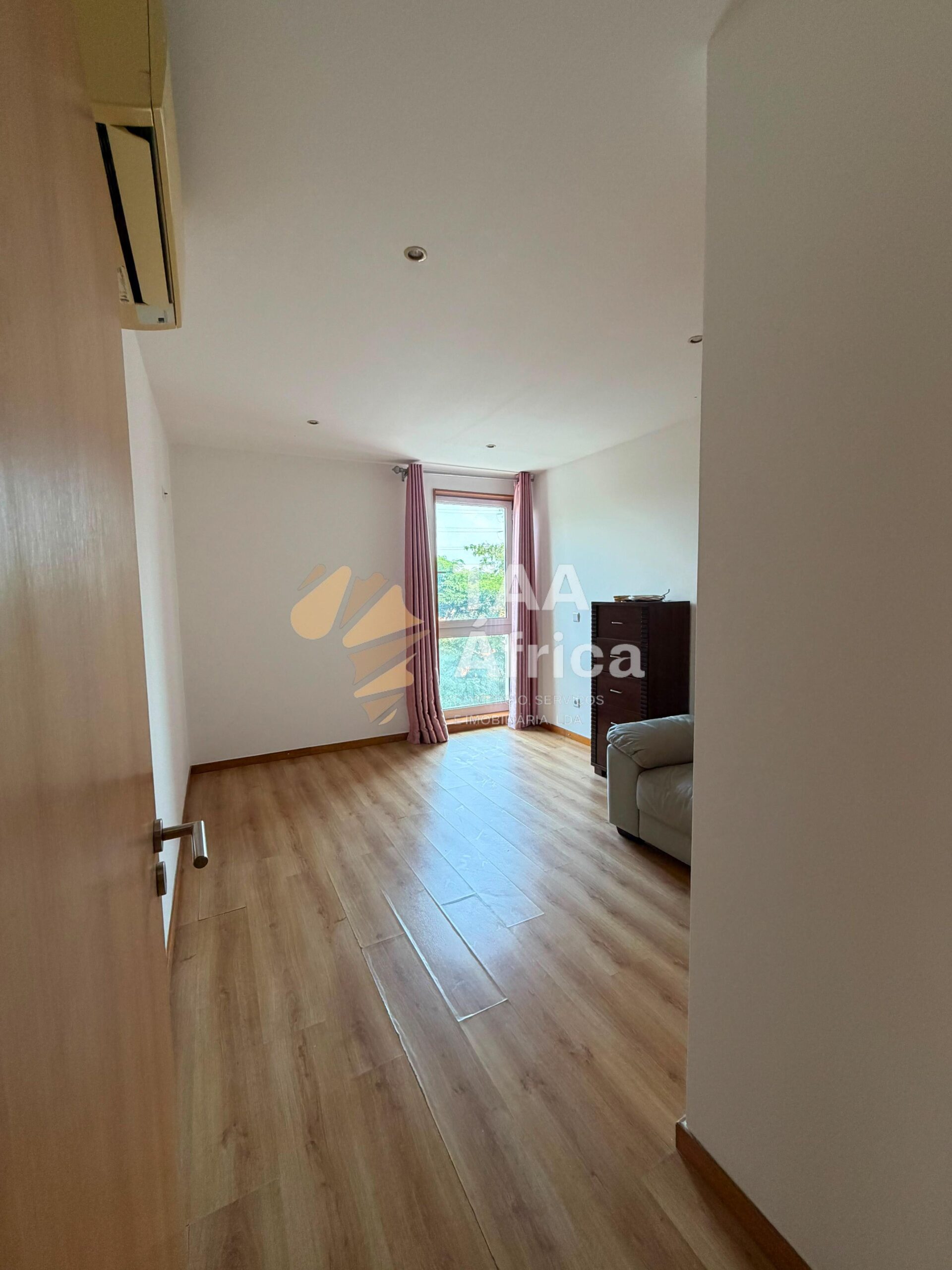 APARTAMENTO T3 NO CONDOMÍNIO TERRAÇOS DO ATLÂNTICO