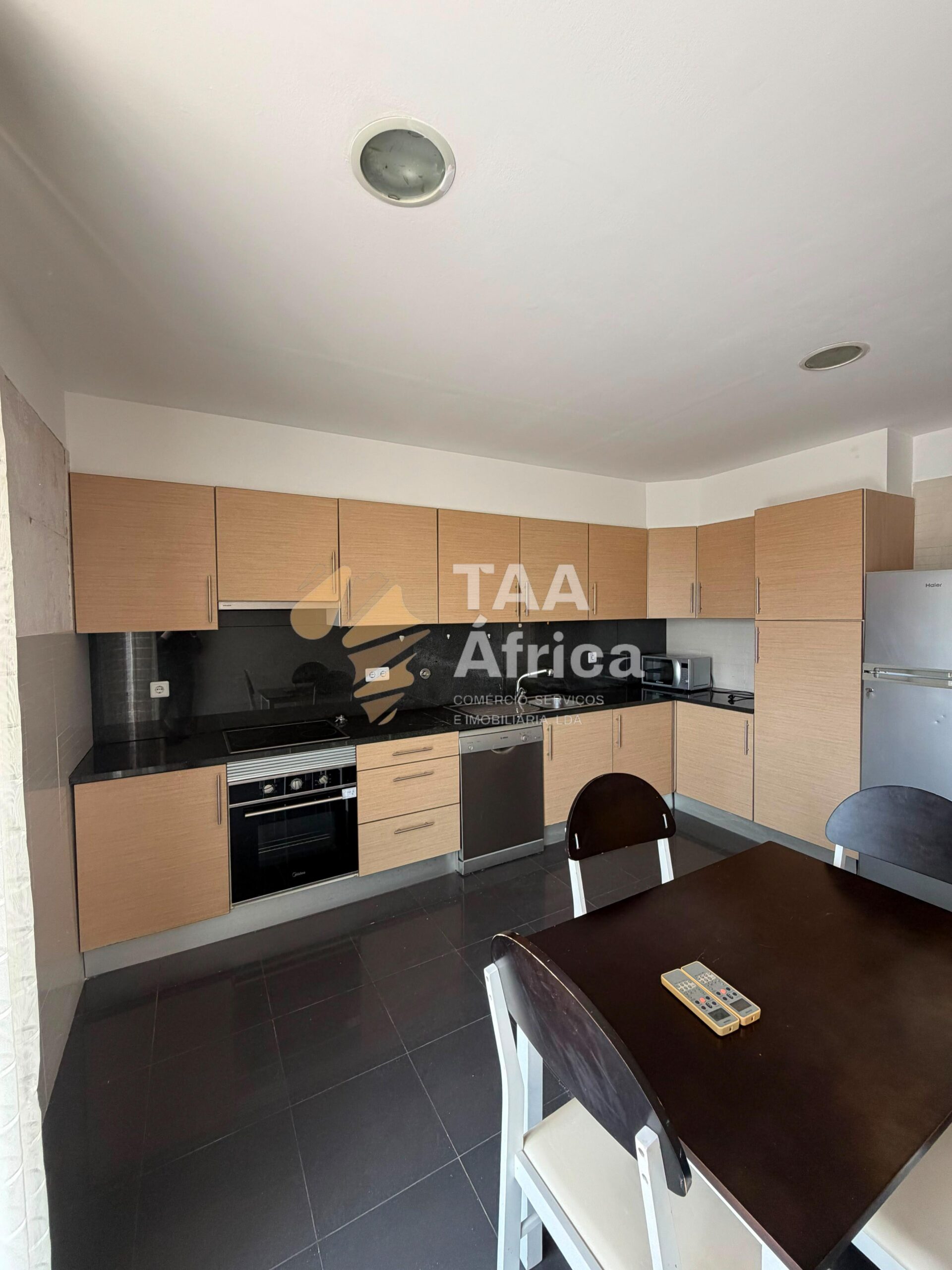 APARTAMENTO T3 NO CONDOMÍNIO TERRAÇOS DO ATLÂNTICO