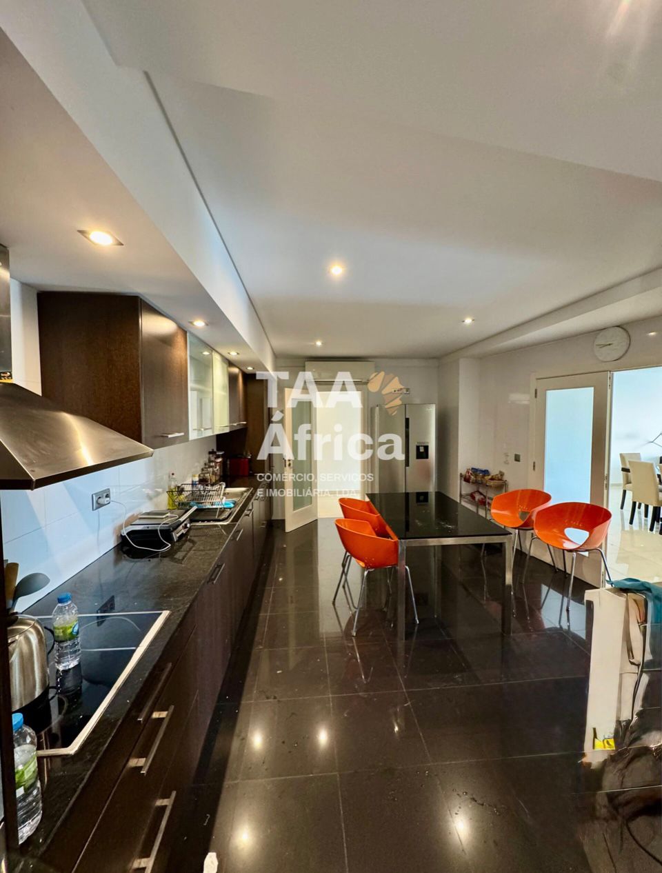 APARTAMENTO T4 +1 NO CONDOMÍNIO TALATONA PLAZA RESIDENCE