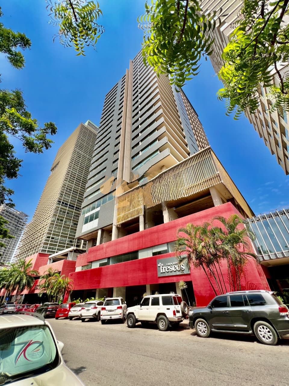 APARTAMENTO T4 DUPLEX NO EDIFÍCIO SKY RESIDENCE