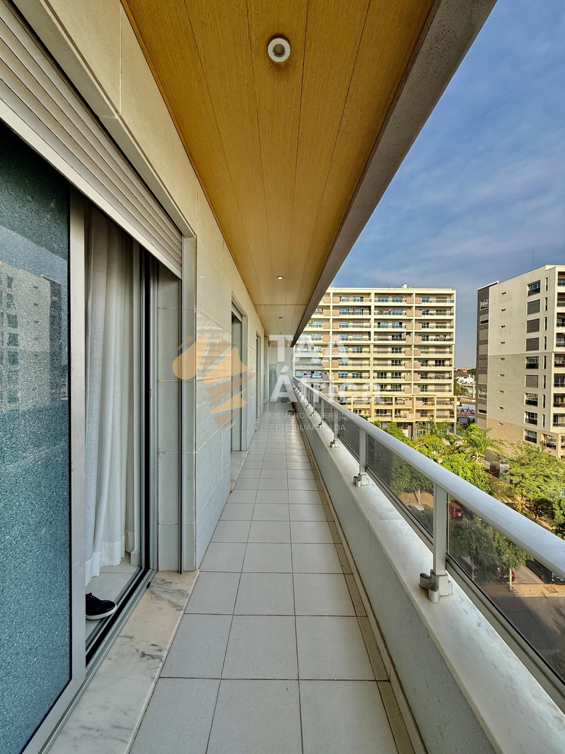 APARTAMENTO T3 NO CONDOMÍNIO ROSALINDA