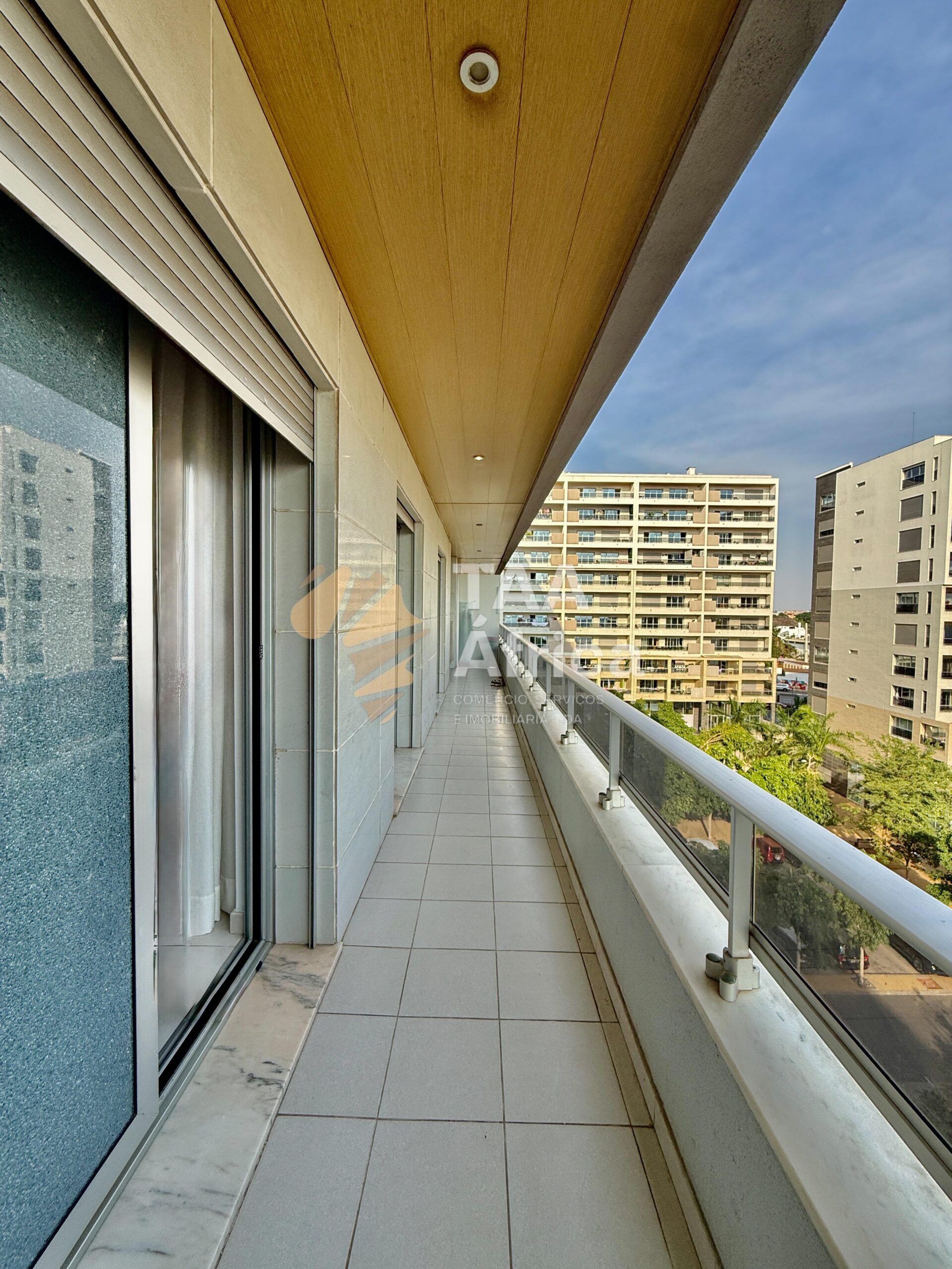 APARTAMENTO T3 NO CONDOMÍNIO ROSALINDA