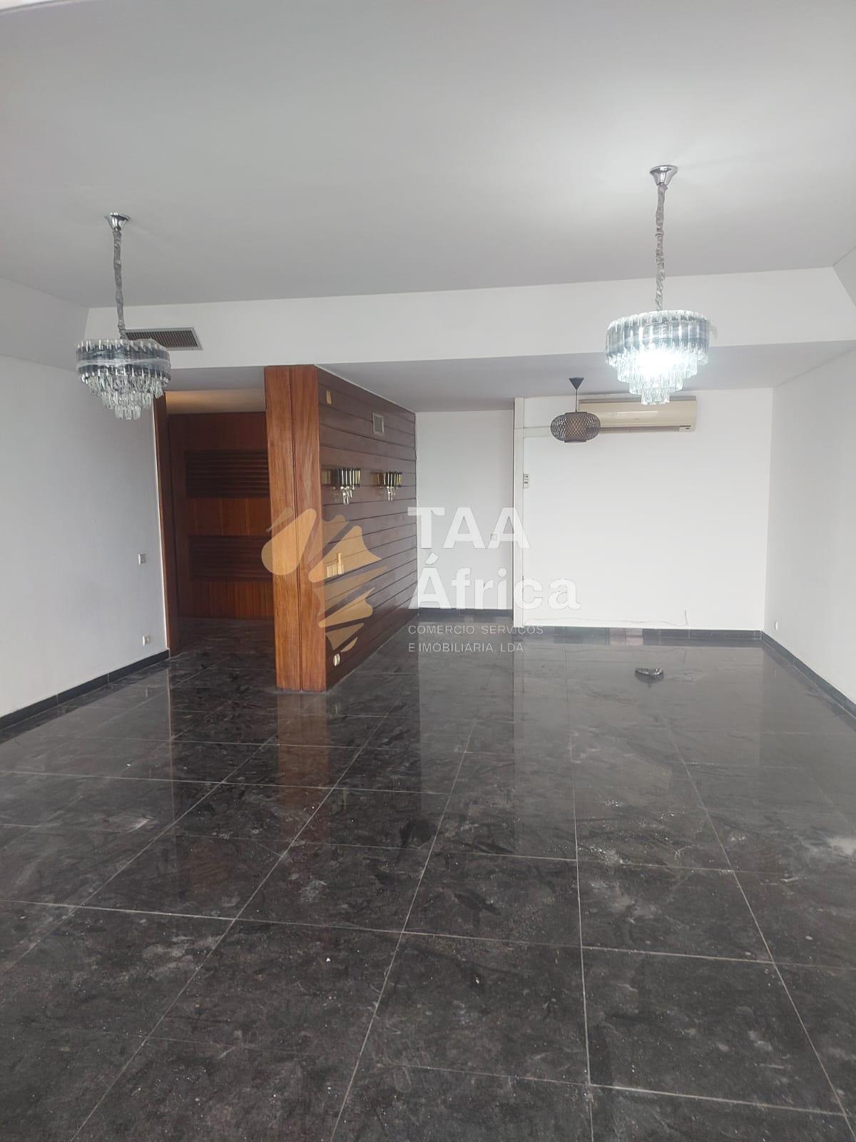 APARTAMENTO T3+1 NA MARGINAL