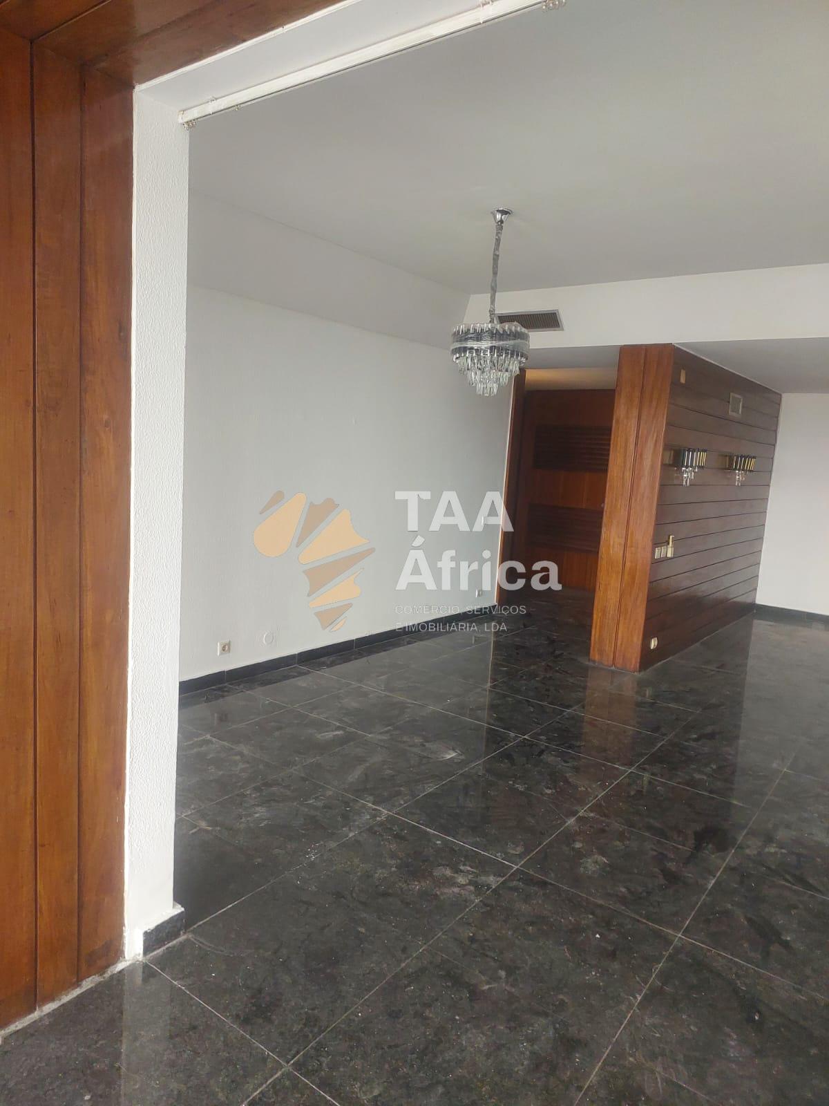 APARTAMENTO T3+1 NA MARGINAL