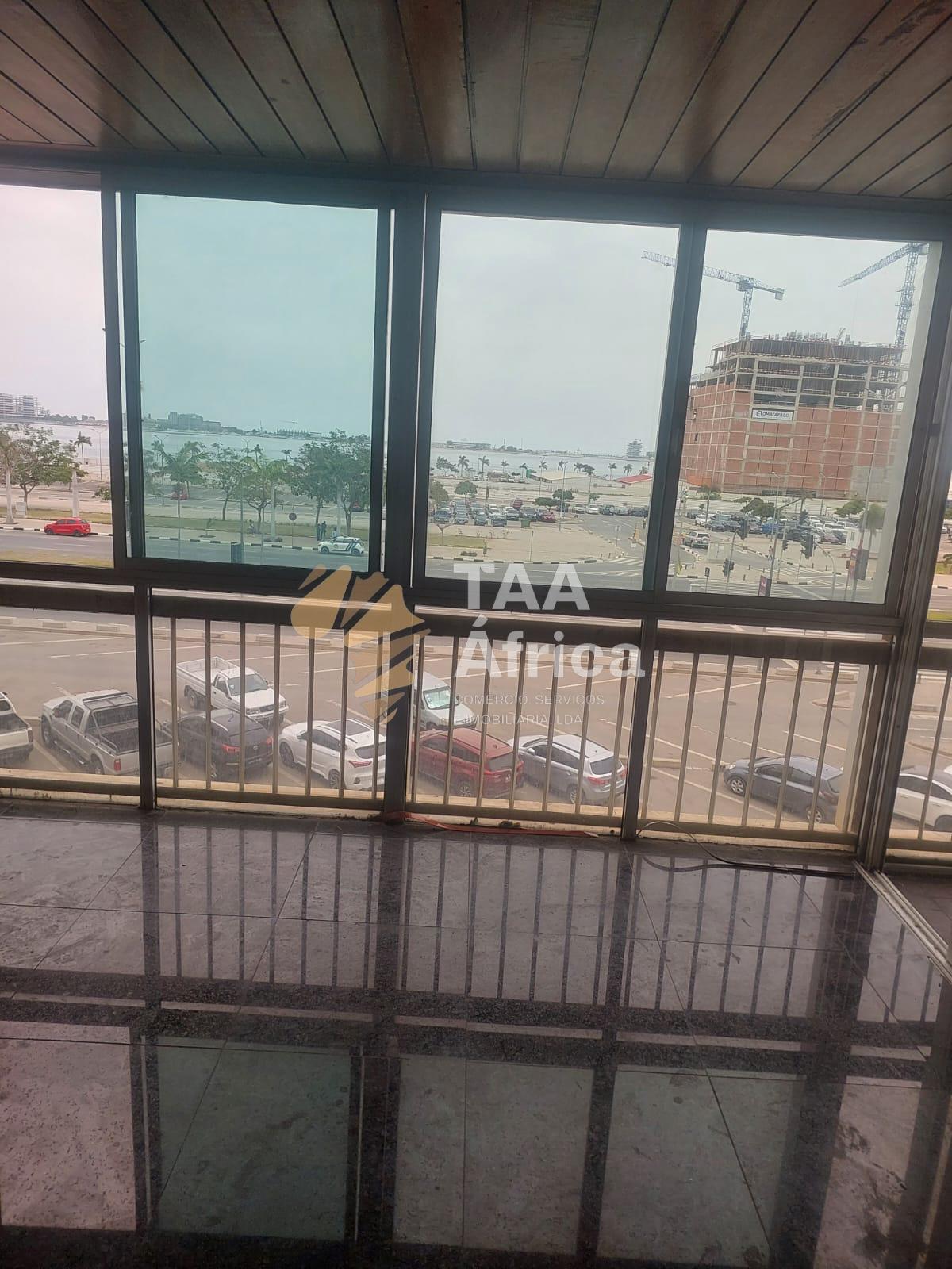 APARTAMENTO T3+1 NA MARGINAL